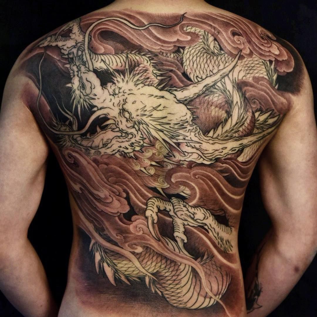 Дракон на спине тату мужские японские