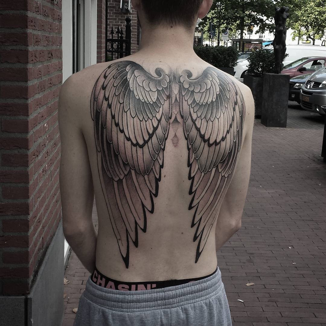 Крылья на спине тату мужские