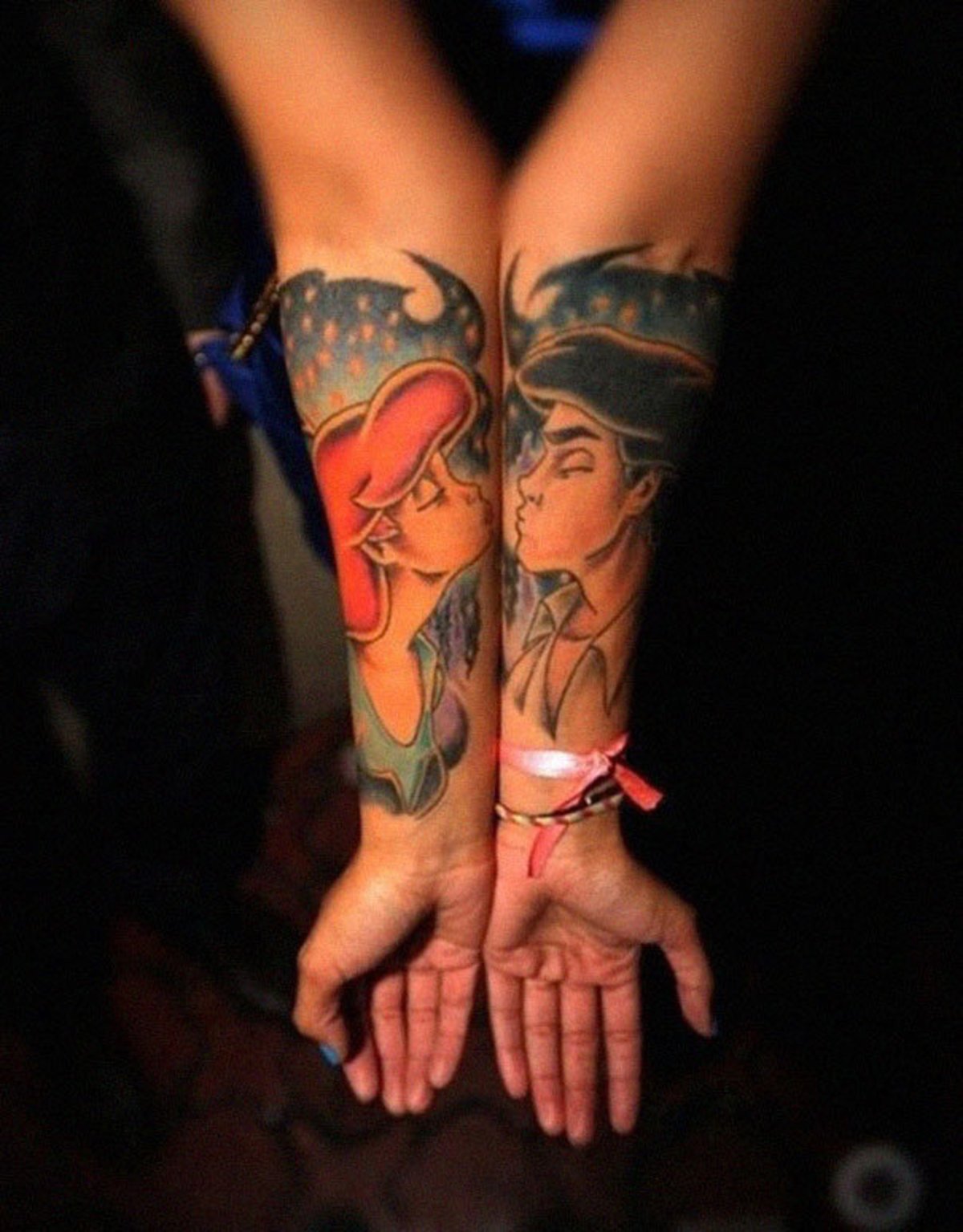 татуировки на руках влюбленных