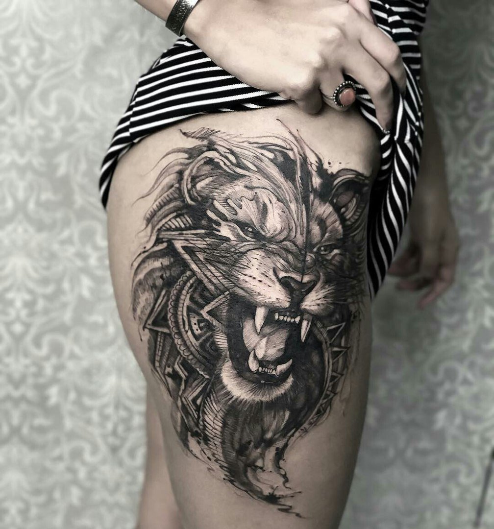 Татуировка Лев на бедре