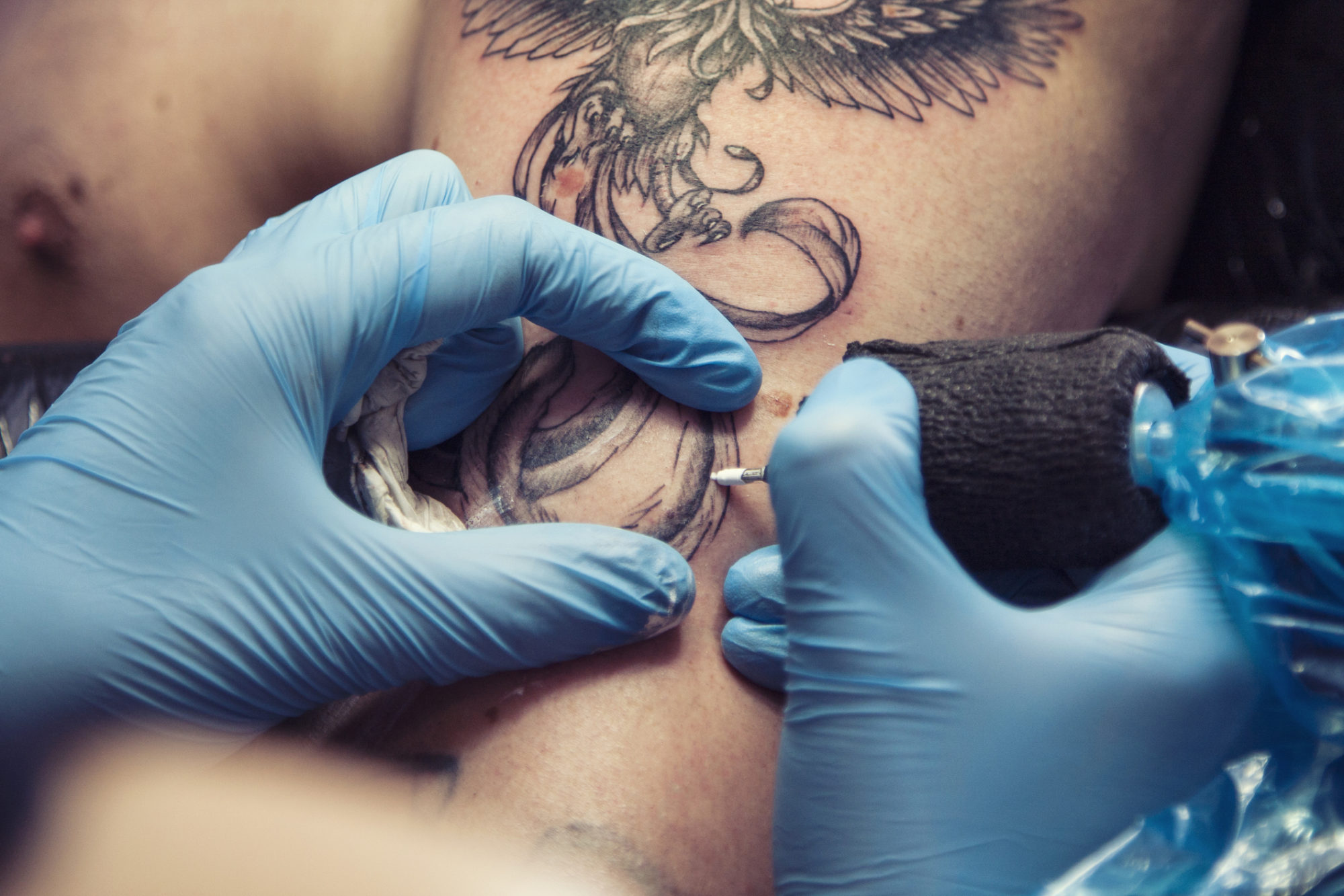 Татуировки и пирсинг нанесение