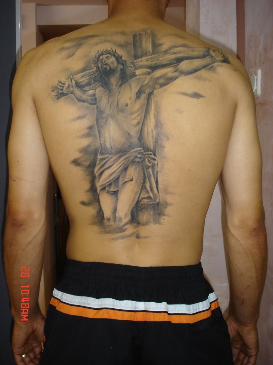Распятие Иисуса Христа на спине