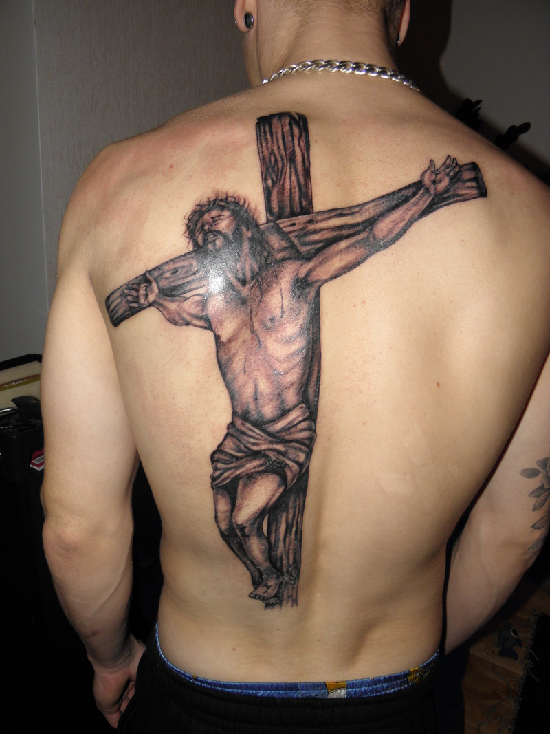 Распятие Иисуса Христа на кресте тату