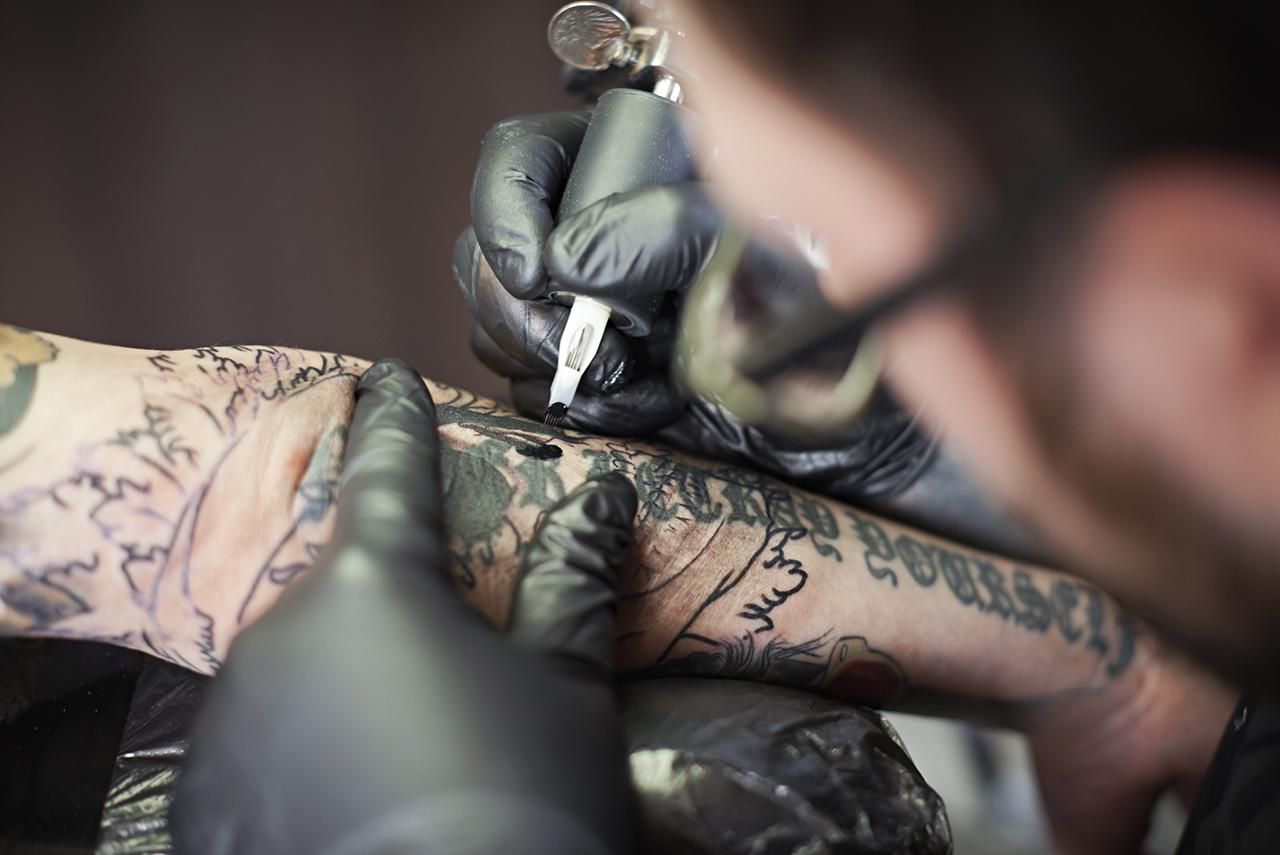 How old to work at a tattoo shop