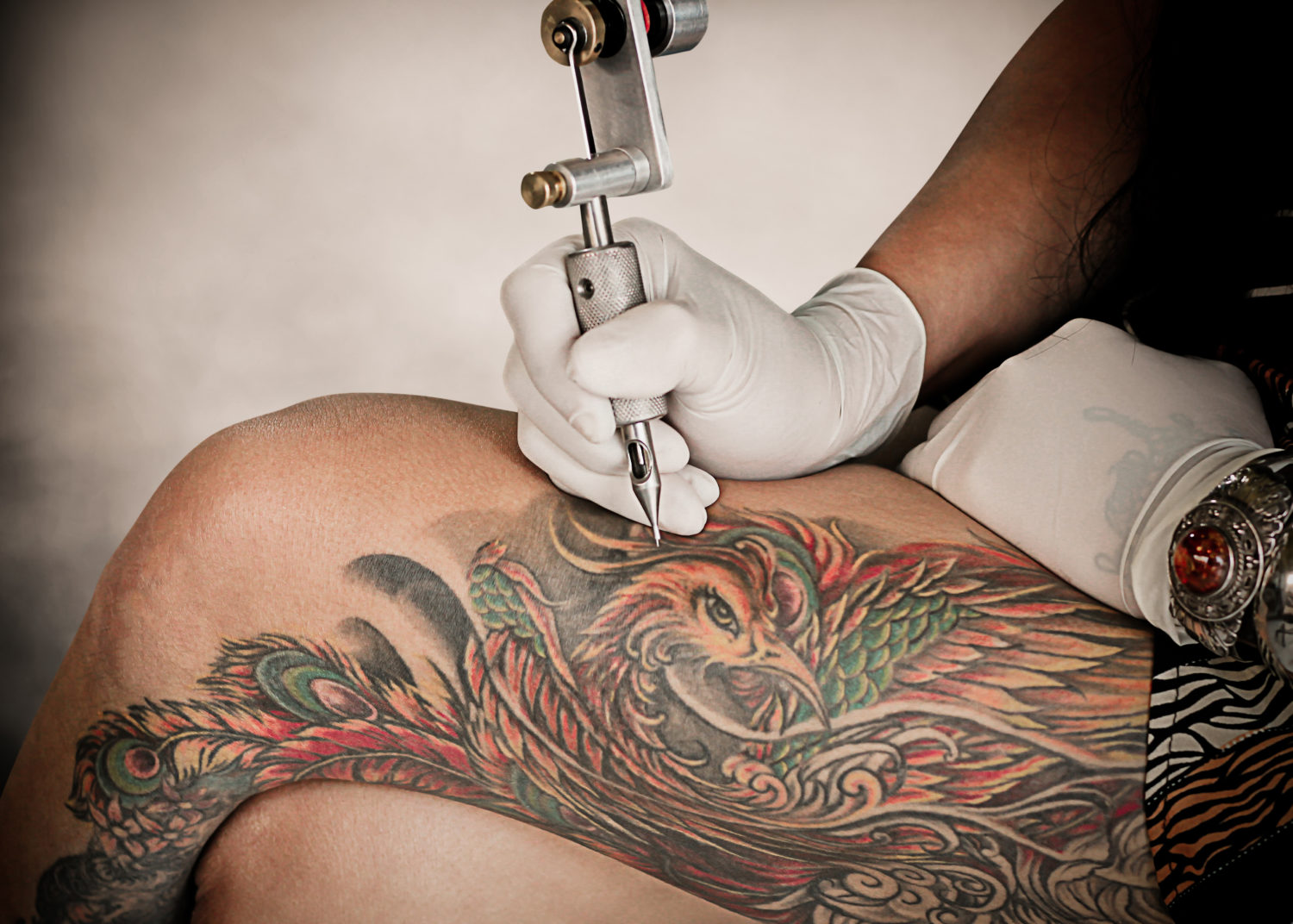 Процесс нанесения татуировки (55 фото) .
