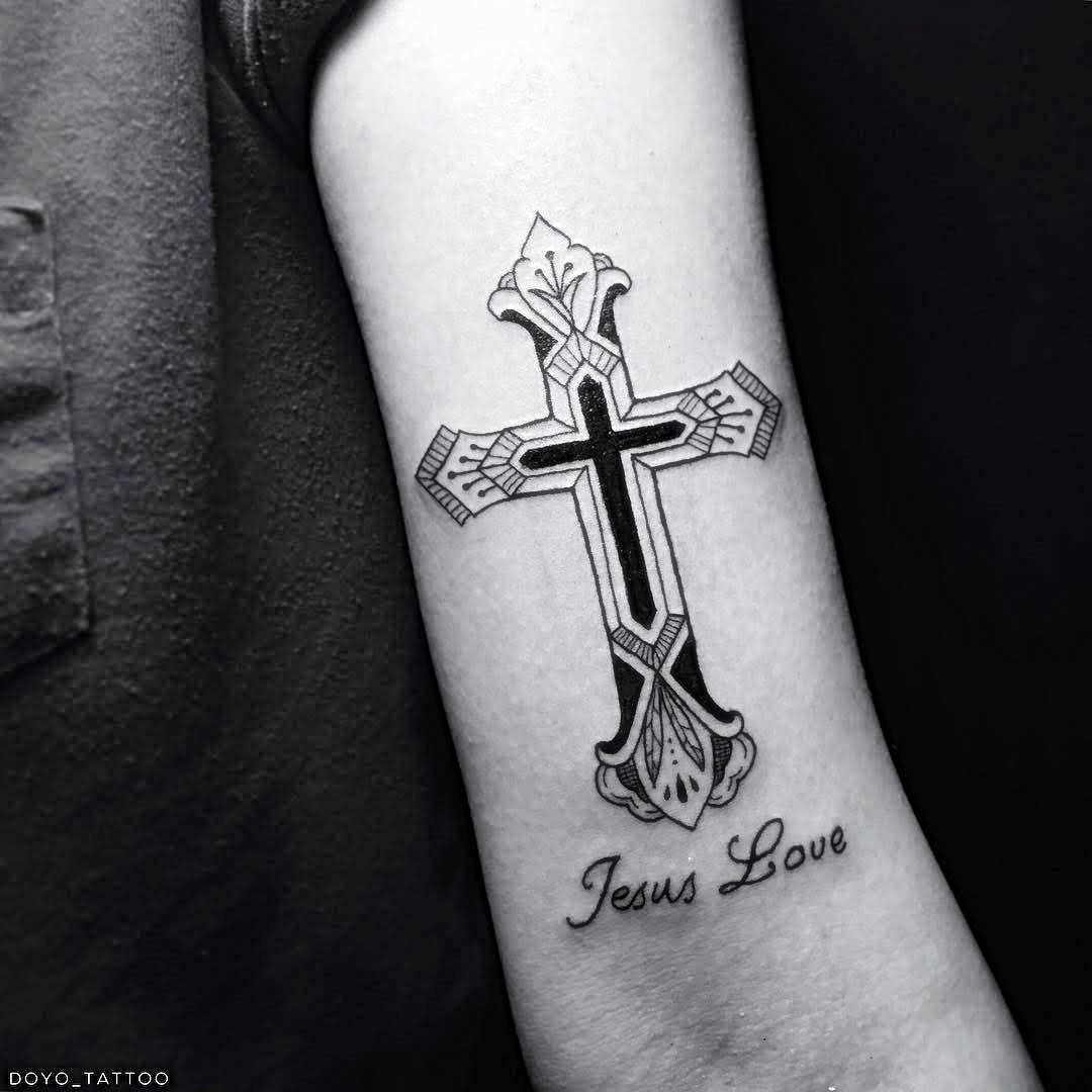 Татуировка крест христианский