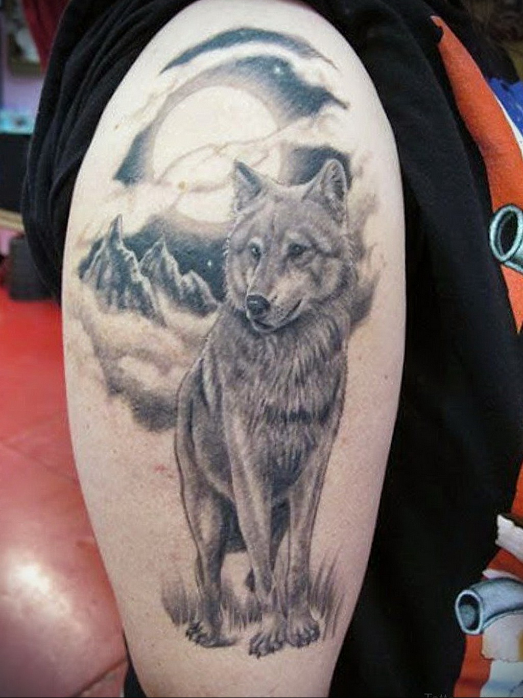 Волк в полный рост тату