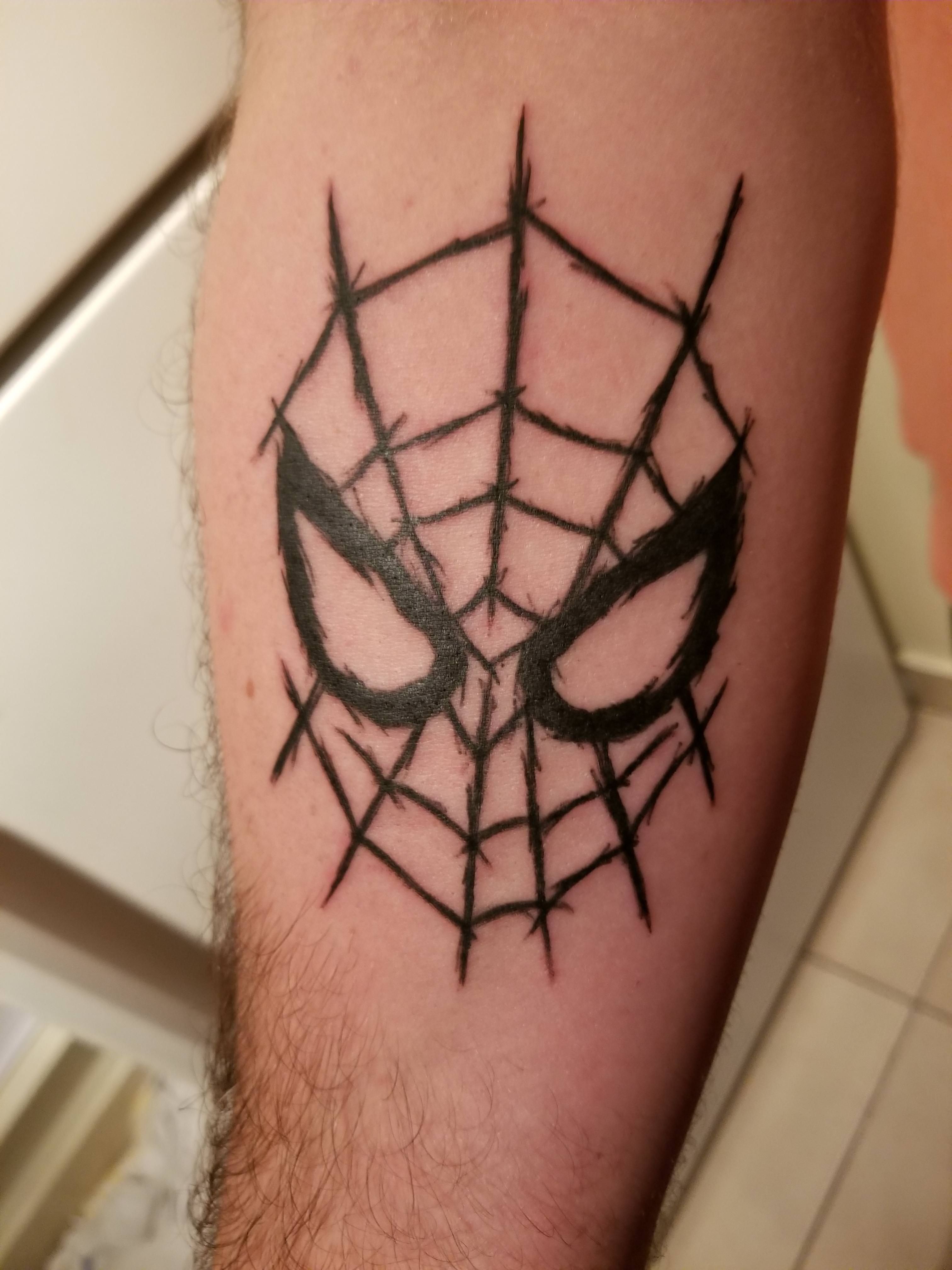 Человек паук тату маленькая