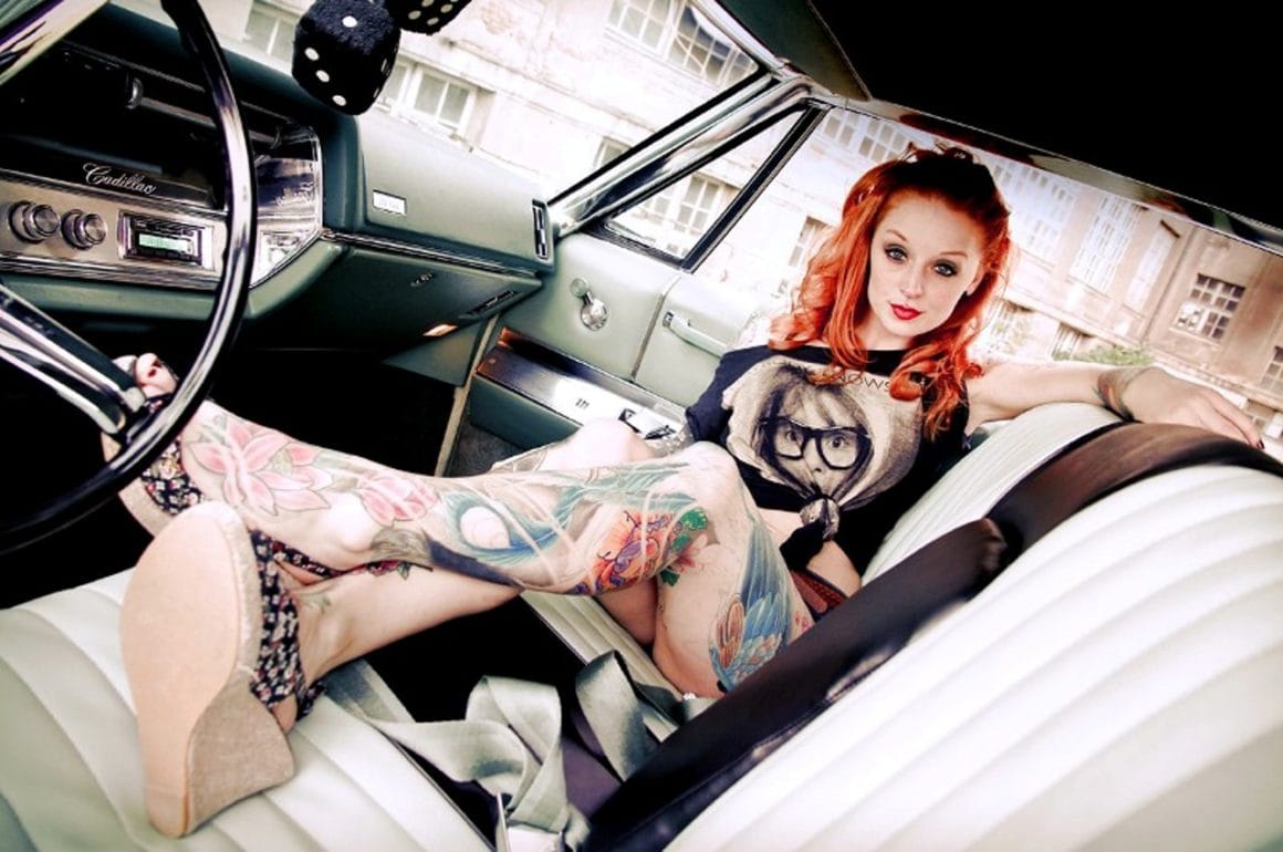 Девушки и автомобили татуированные