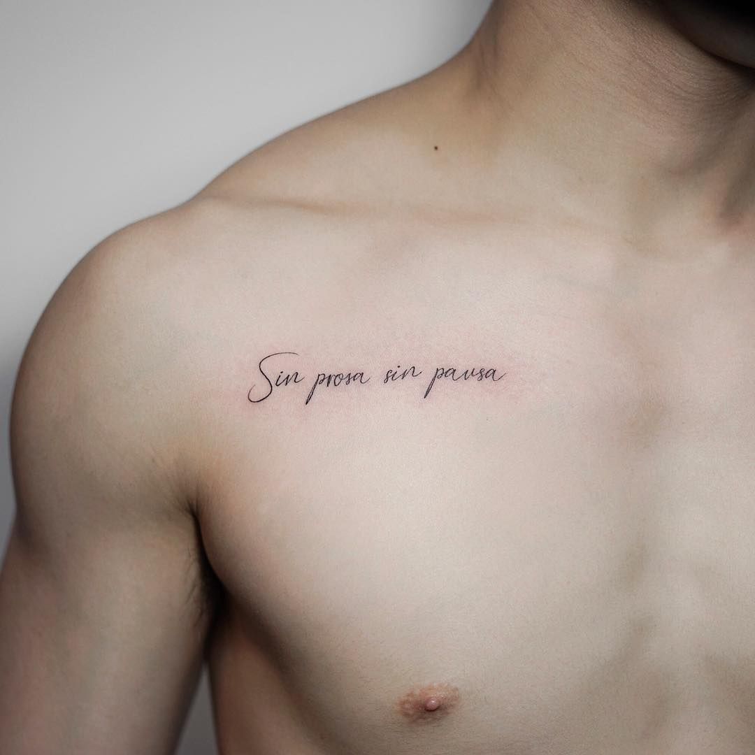 татуировки надписи у мужчин на груди (120) фото