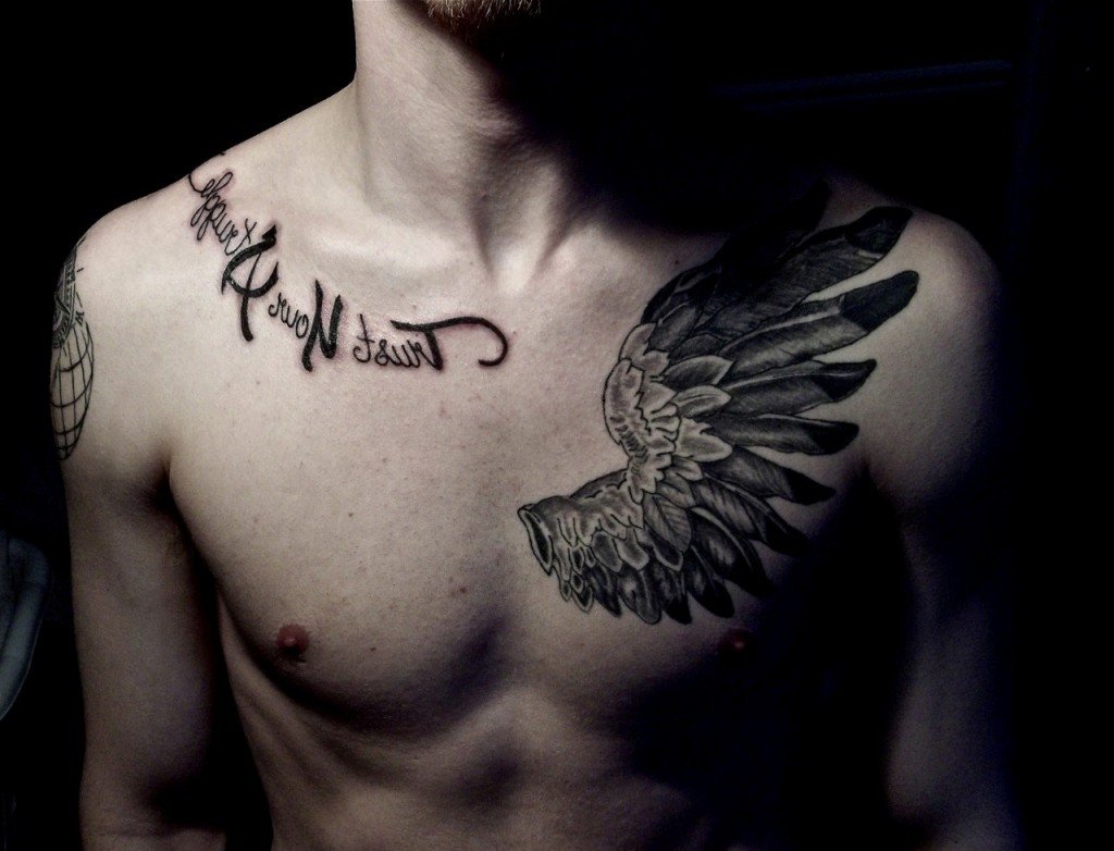 мужские татуировки надписи на груди