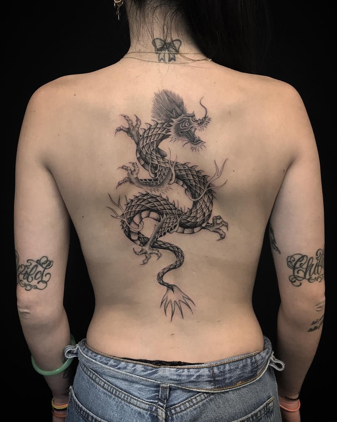 Китайский дракон тату на спине