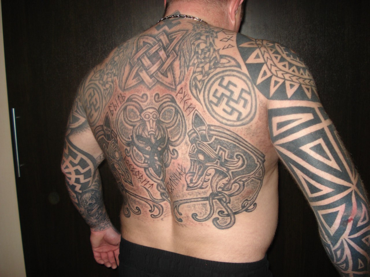 «Идея татуировки славянский орнамент, …» — создано в Шедевруме