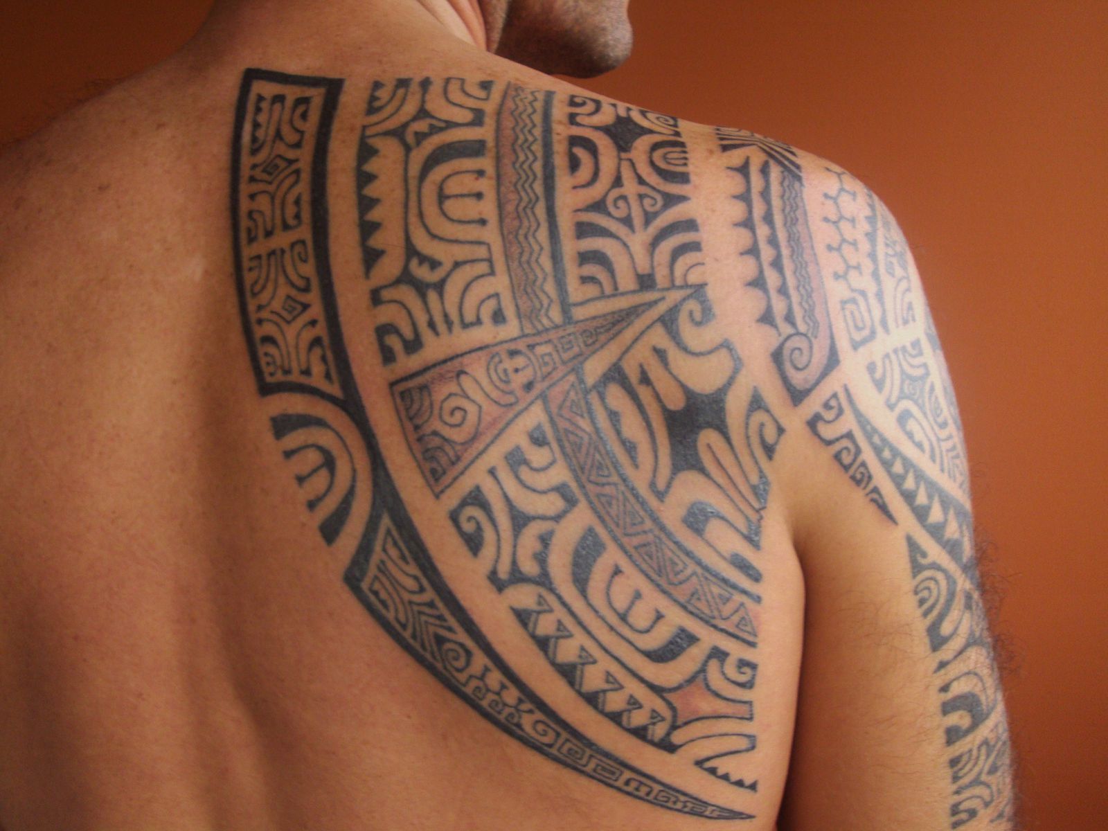 Полинезийские узоры на одежде -тату