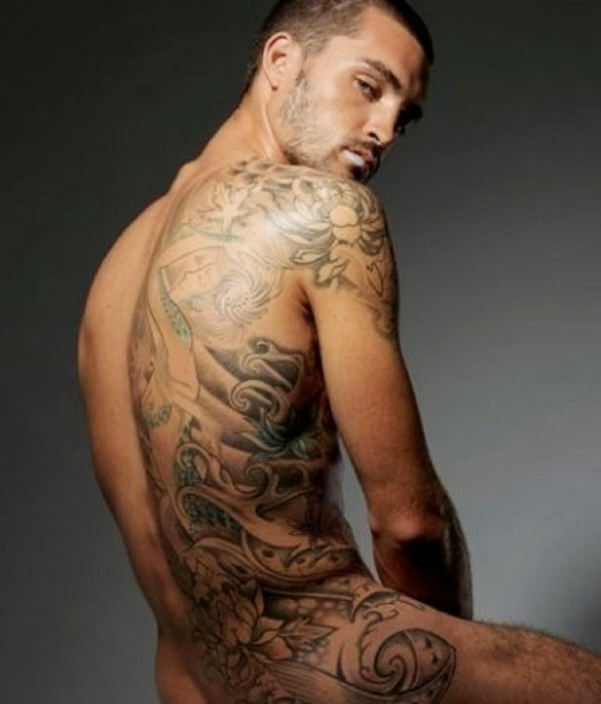 Сексуальные мужские татуировки (58 фото) .