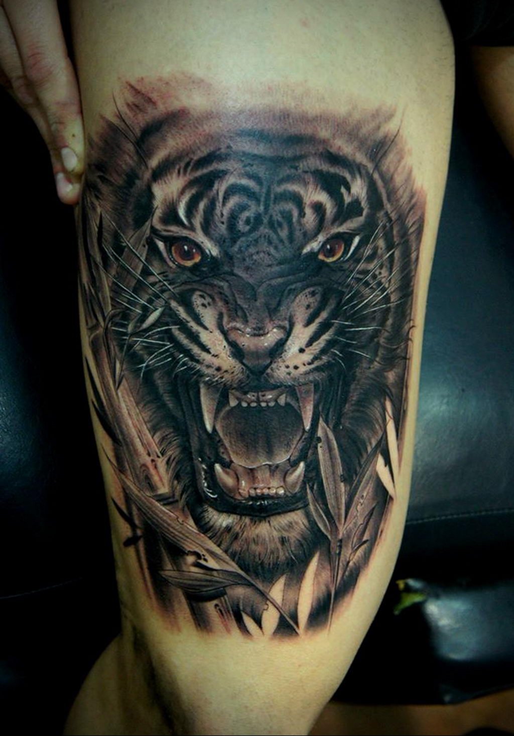 Реализм Татуировки оскал тигра
