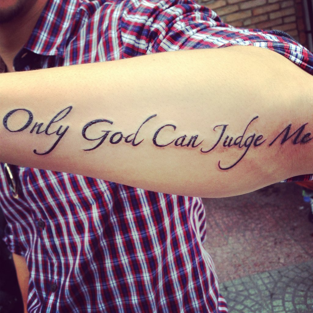 Only God can judge me тату на руке