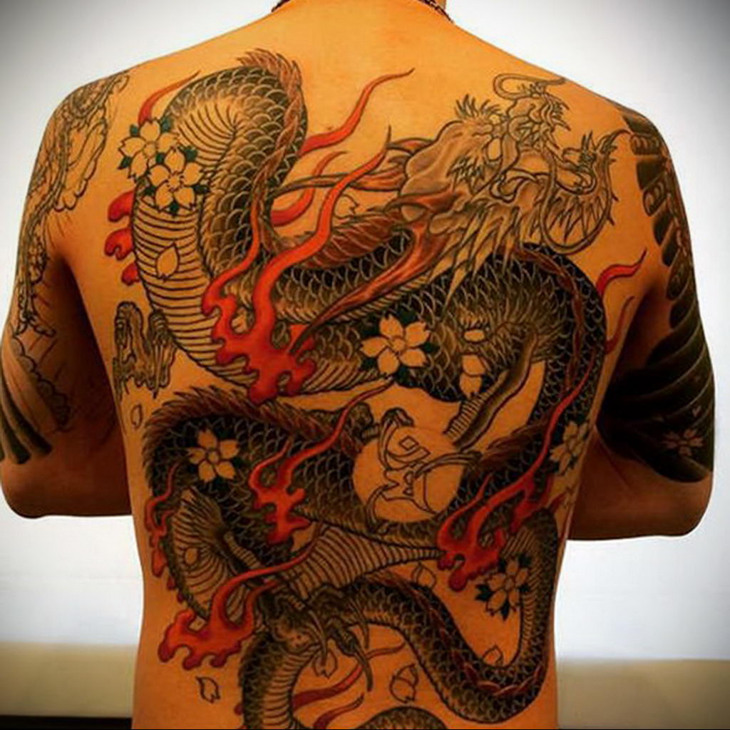 Японский дракон на спине
