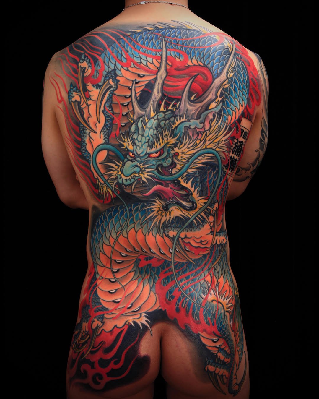 Татуировка дракона на спине