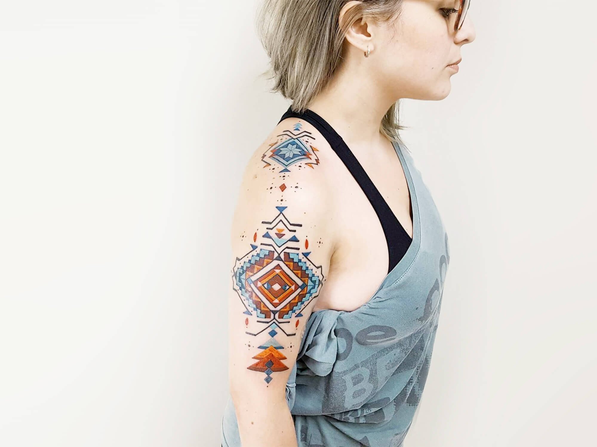 скандинавские татуировки девушки