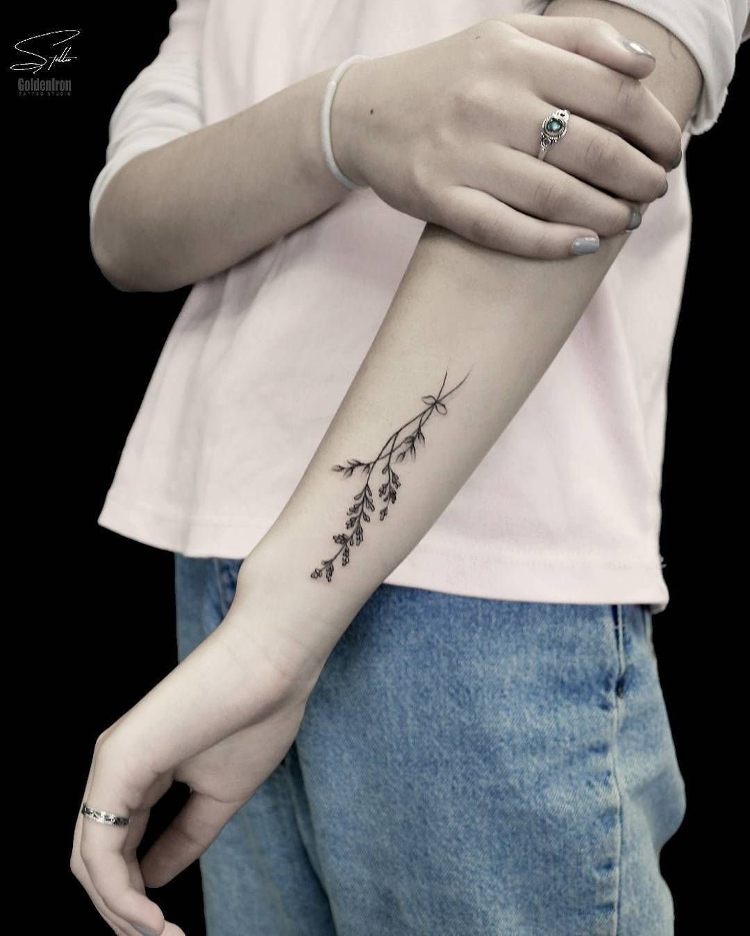 Какое значение могут иметь татуировки на руке?