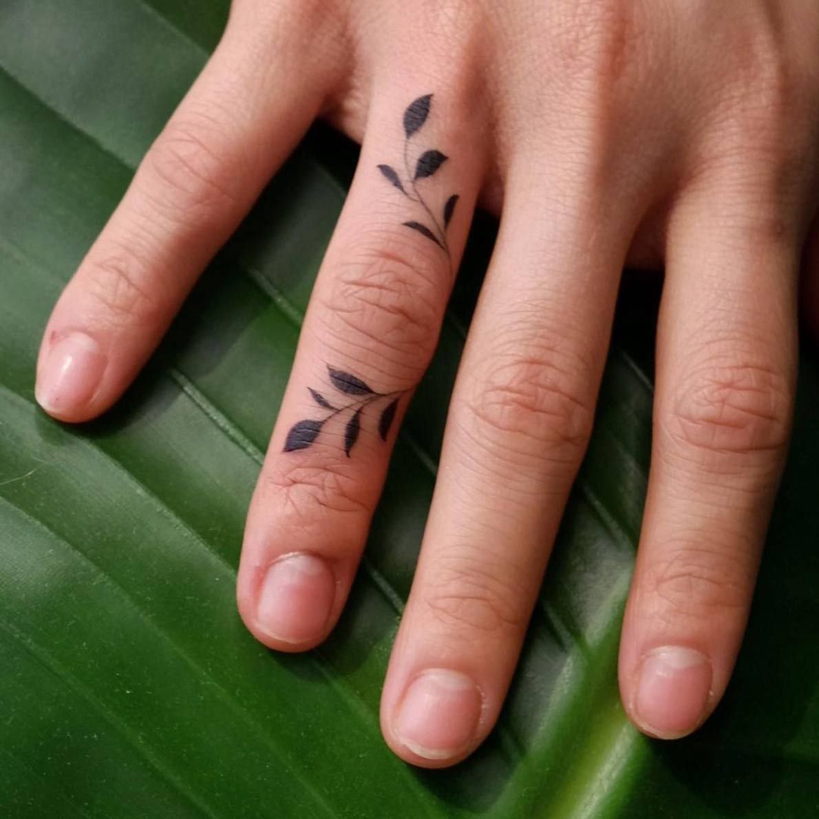 Татуировки для девушек на руке: на предплечье, кисти, пальцах