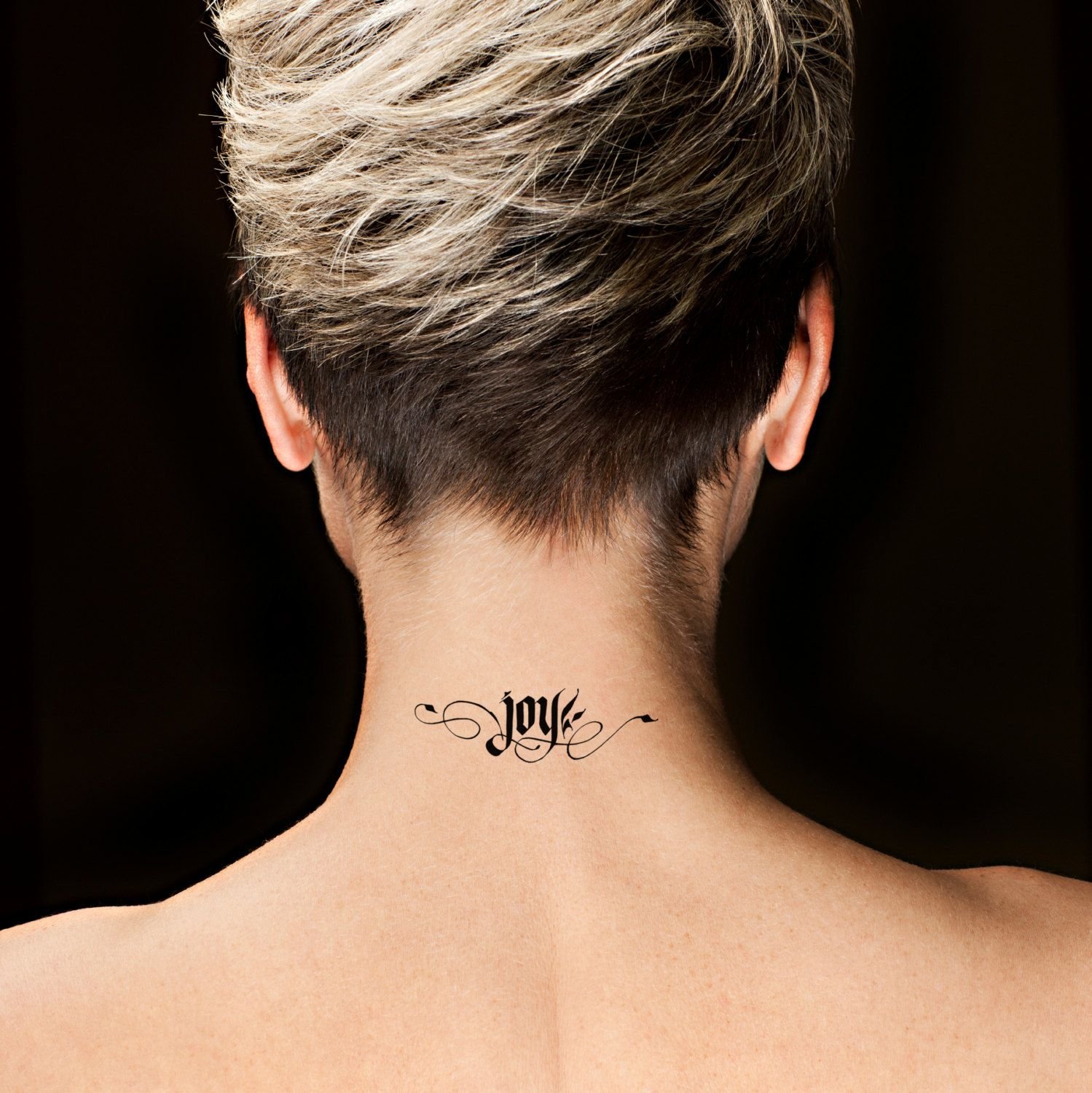 Женские Татуировки на шее сзади