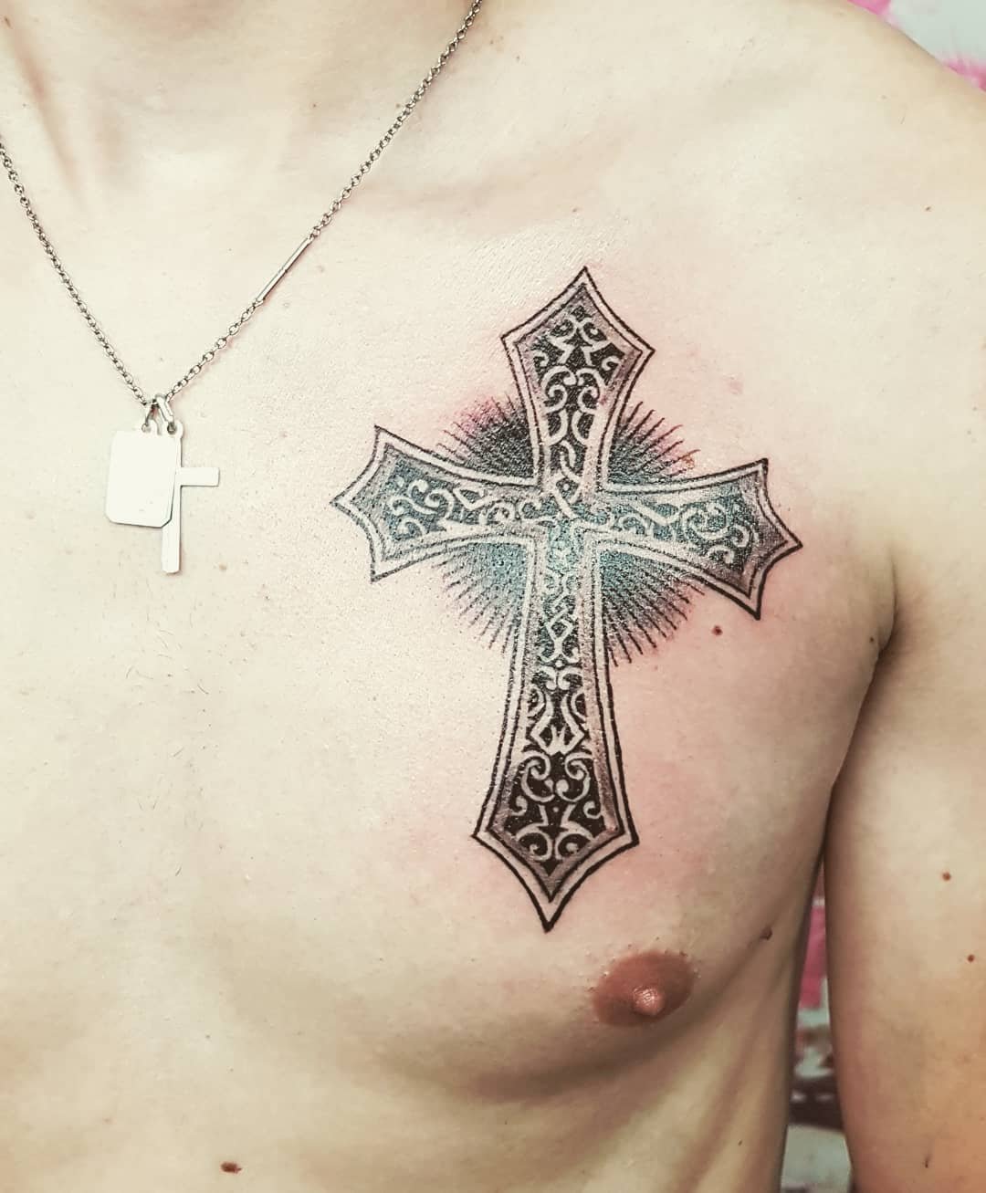Тату православный крест на грудине
