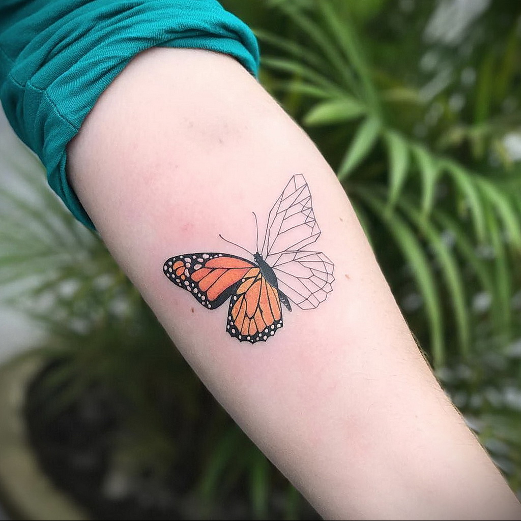 Татуировки бабочки маленькие (59 фото) .