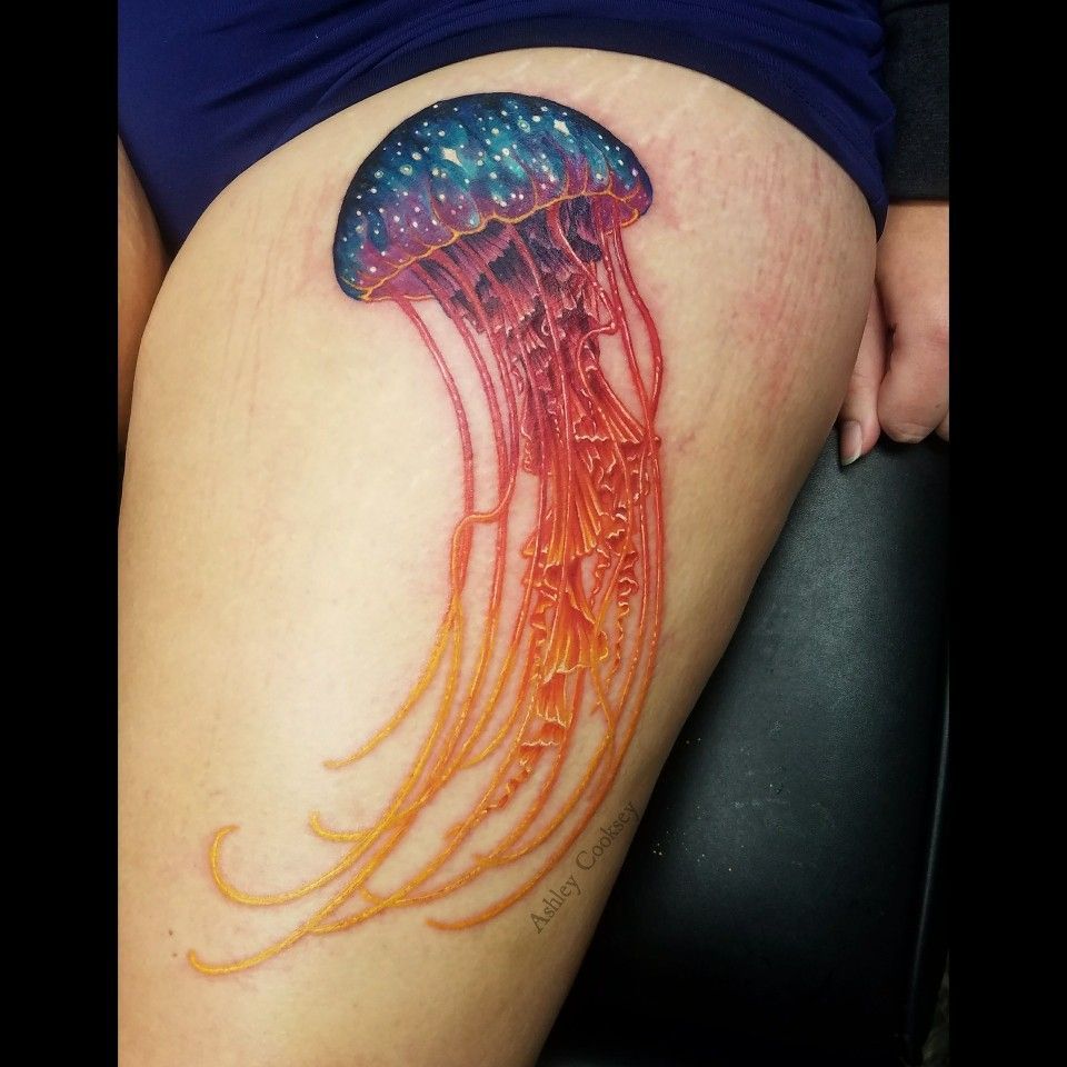 Медуза на бедре