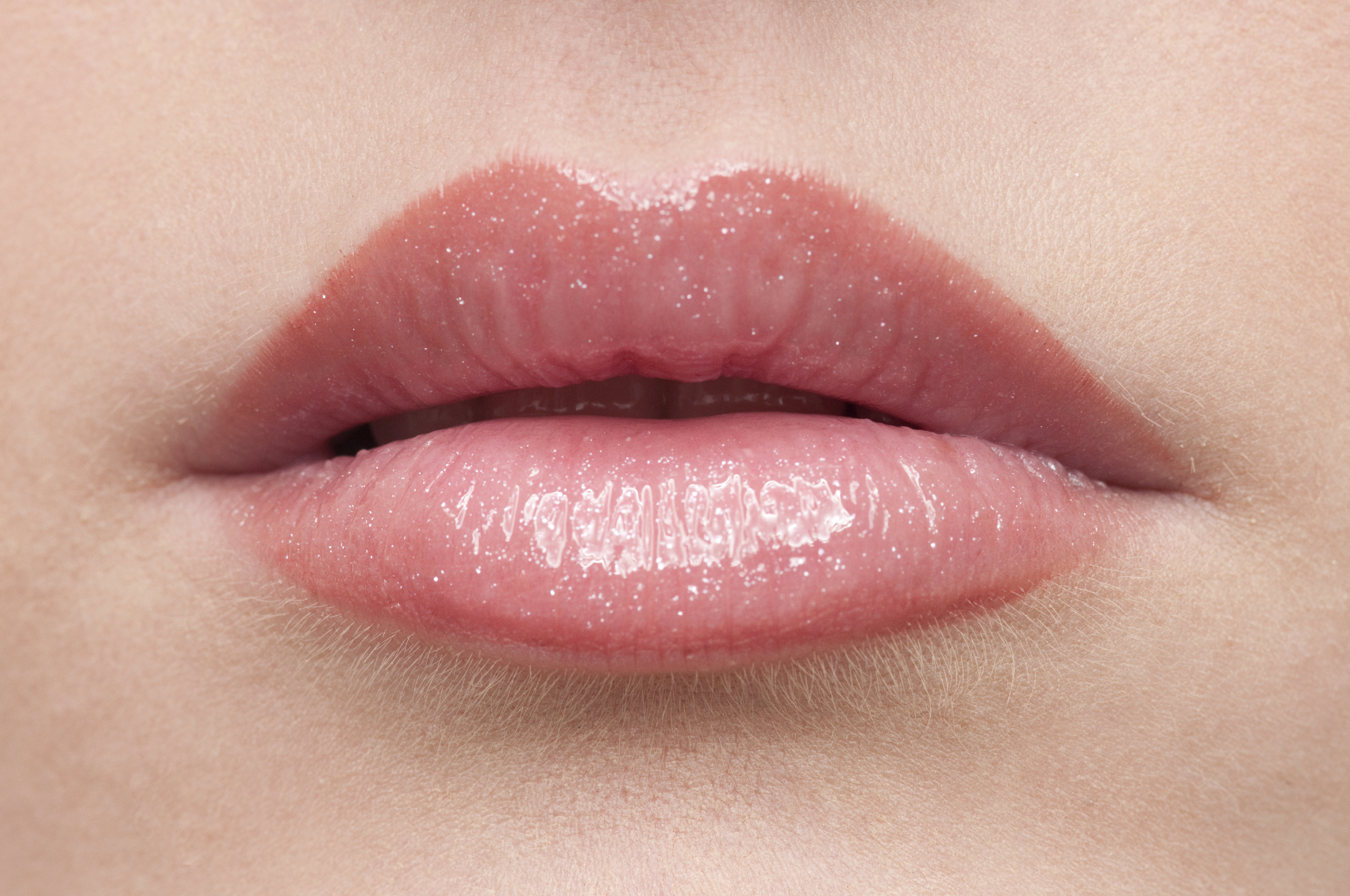 Перманентный макияж губ естественный цвет
