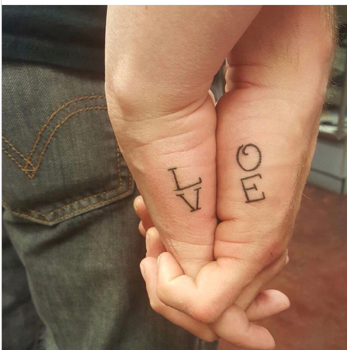 Парные тату для пары с буквами