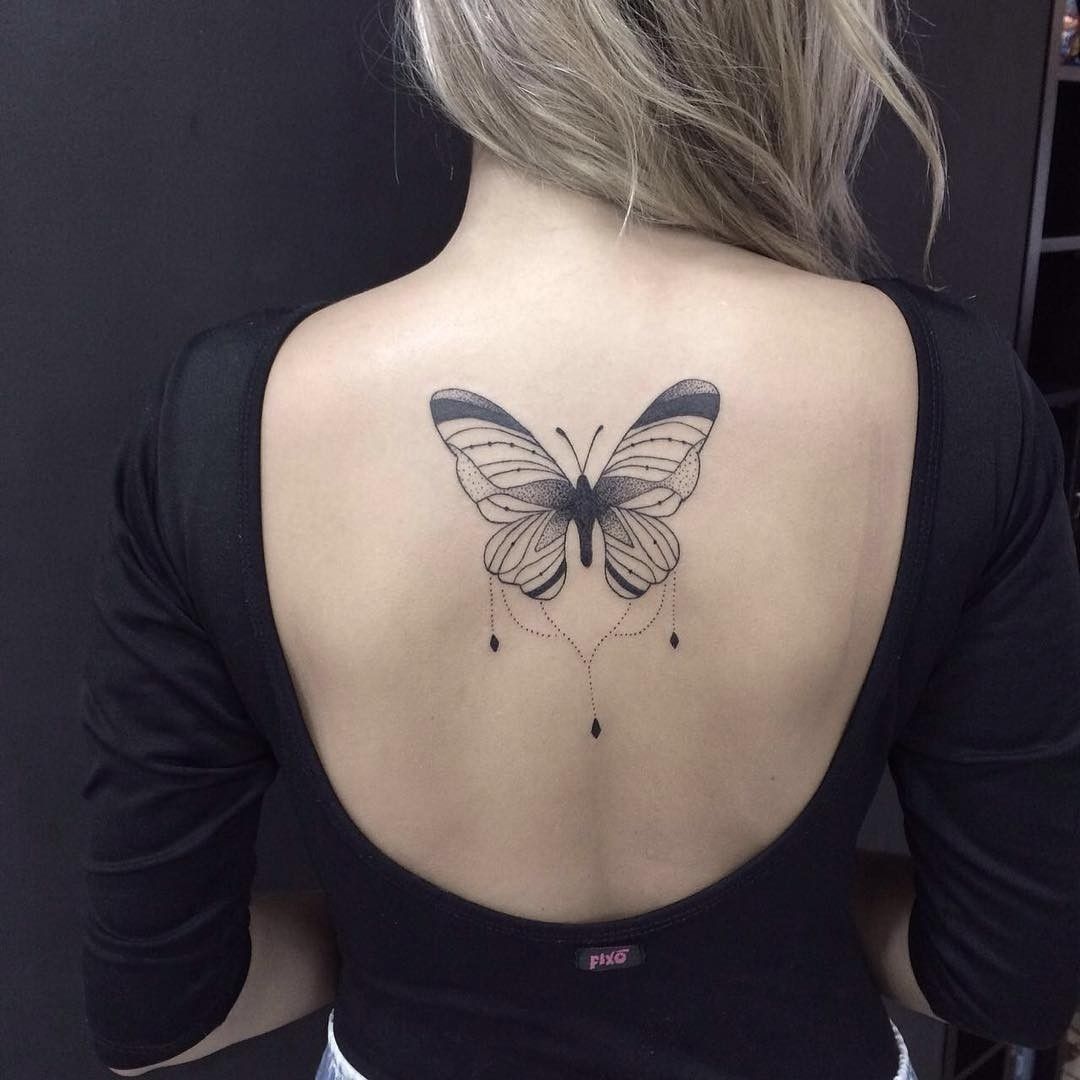 Тату бабочки на спине для девушек