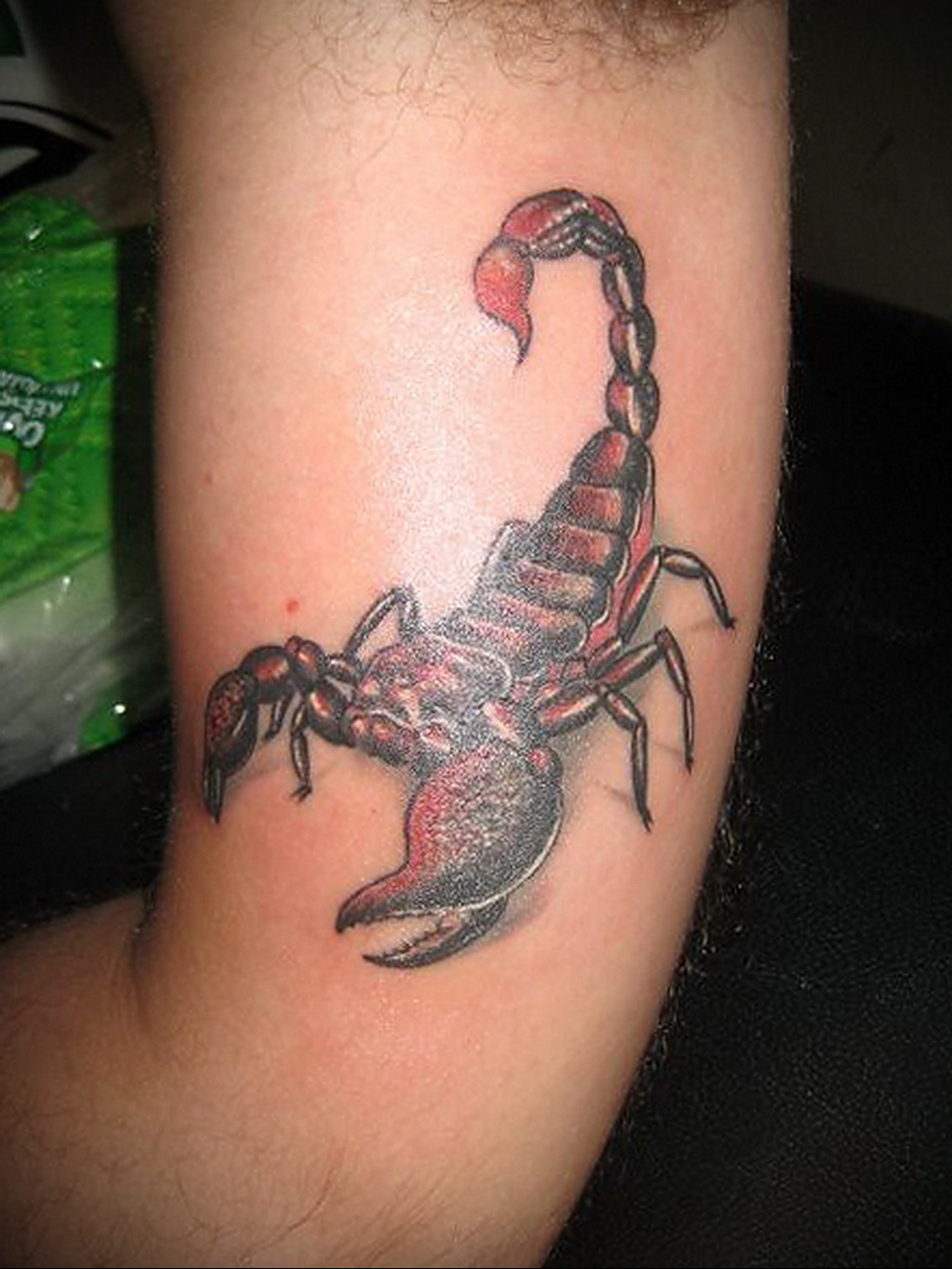 Татуировка Скорпион на ноге