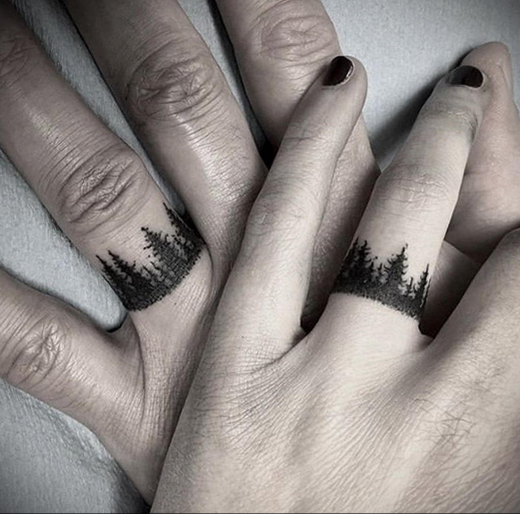 Татуировки обручальные кольца на пальцах (106 фото)