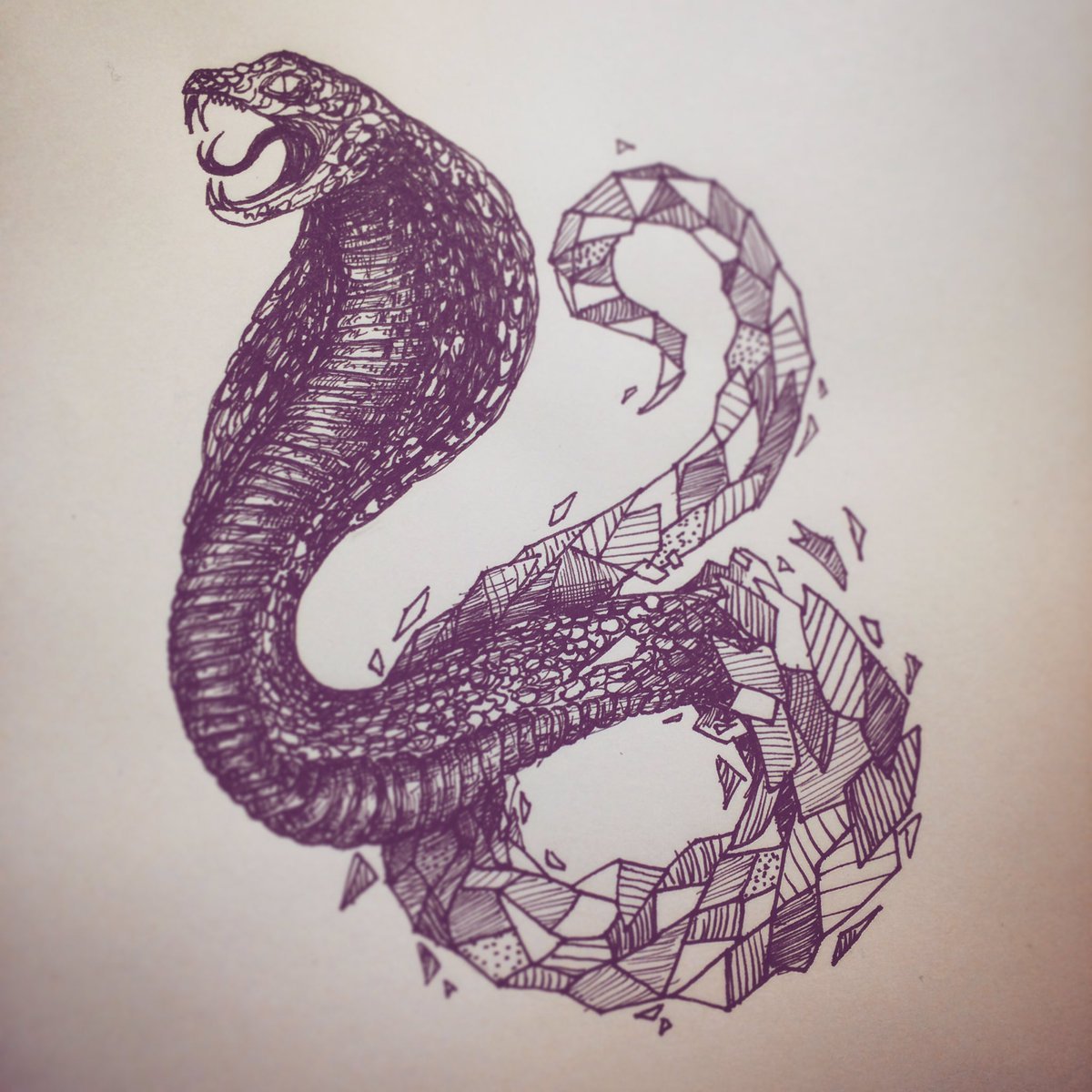Геометрическая змея тату