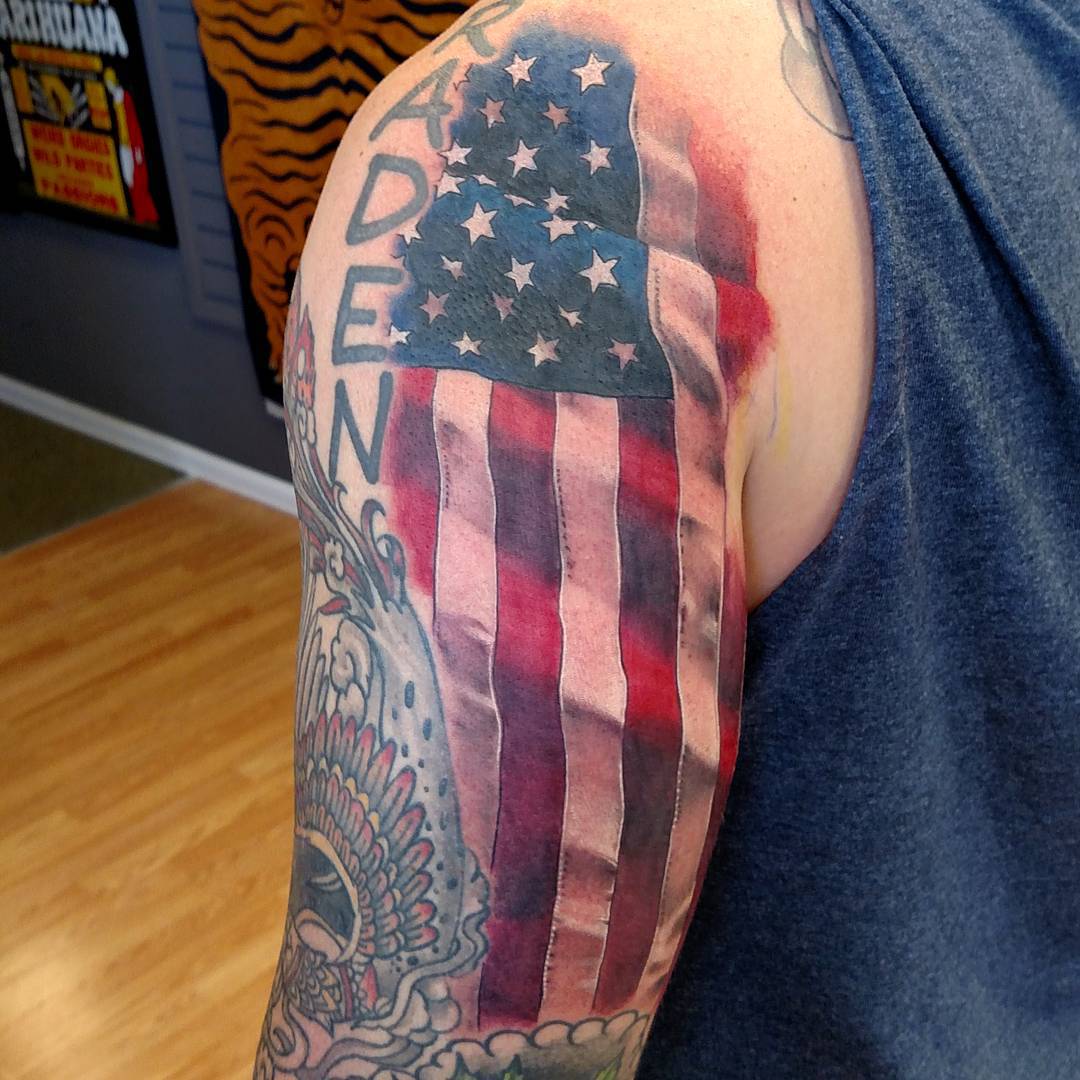 Тату флаг Америки плечо