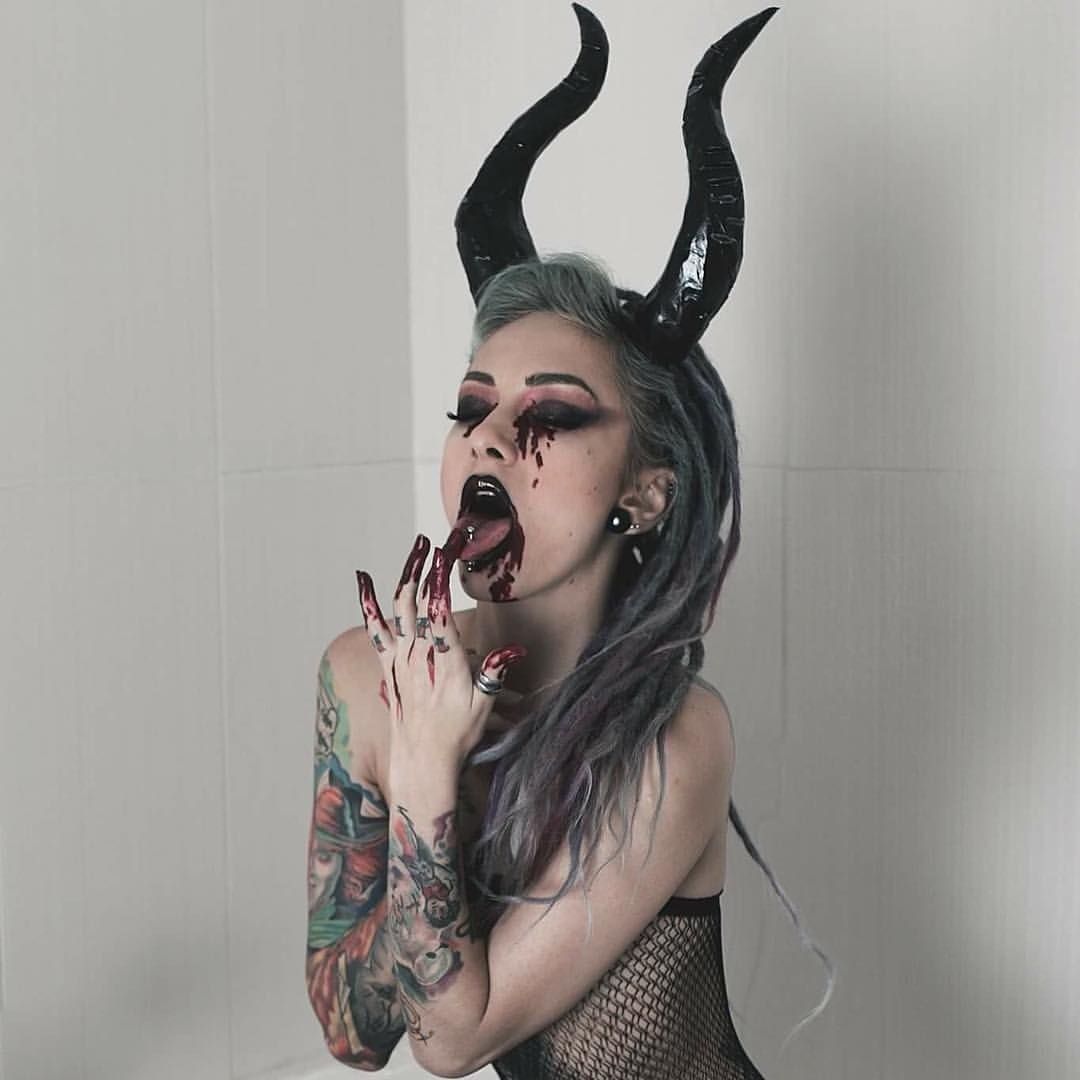 Сатанисты Девушки Ню Фото