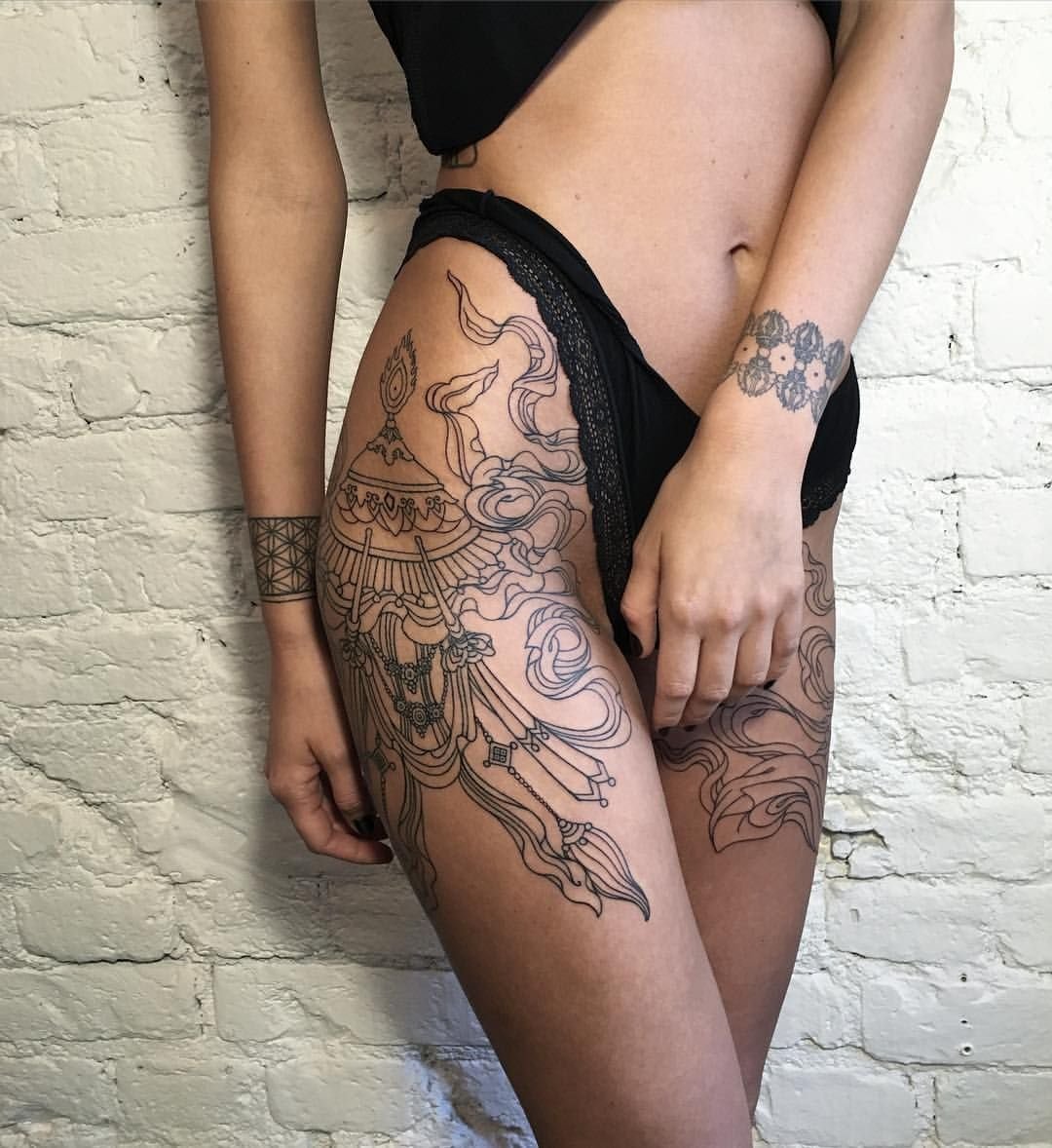 Tattoo hip