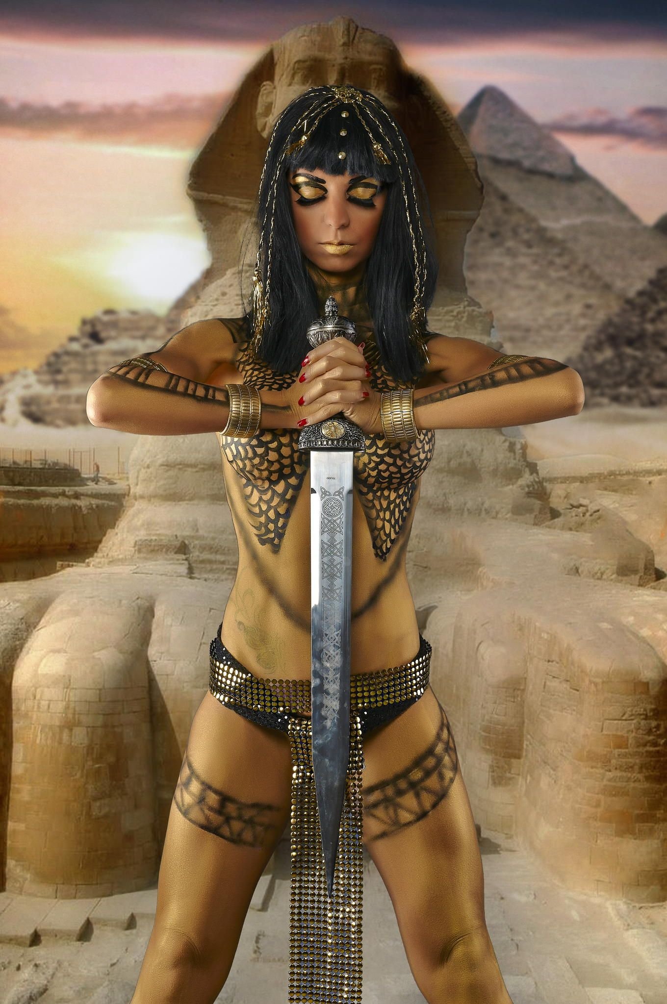 Красивая голая египтянка