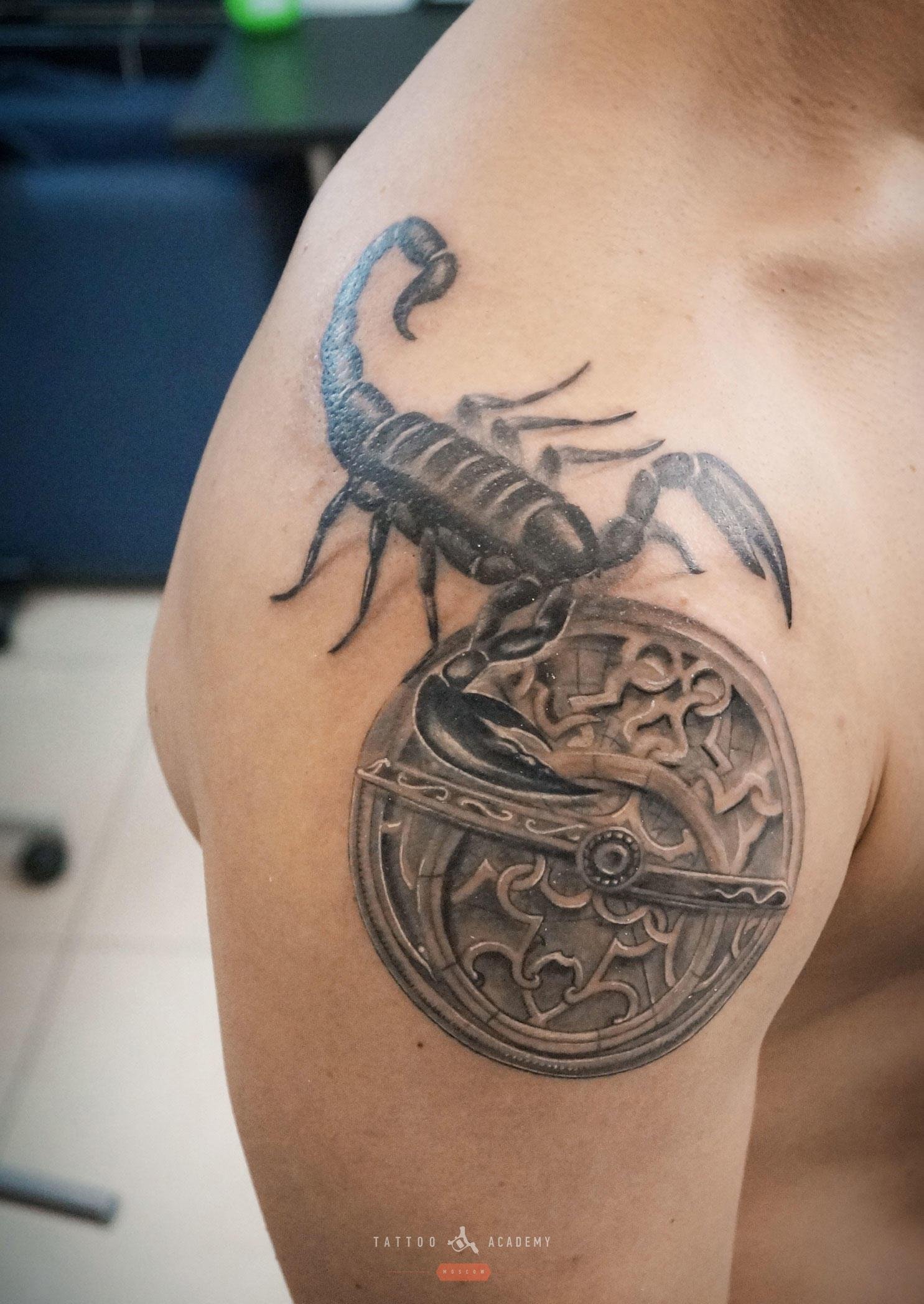 татуировка скорпион у мужчин на груди фото 110
