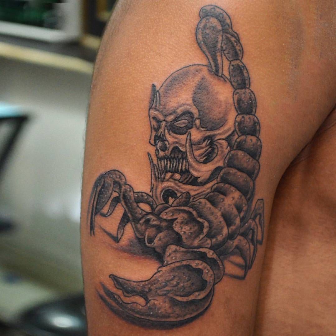 скорпионы татуировки на грудь для мужчин фото 113