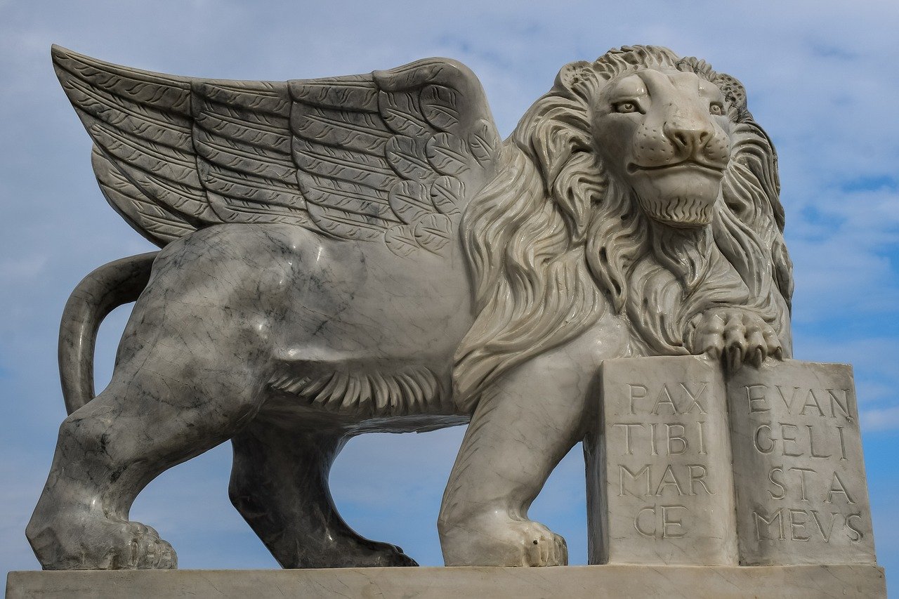 Кипр статуя крылатый Лев