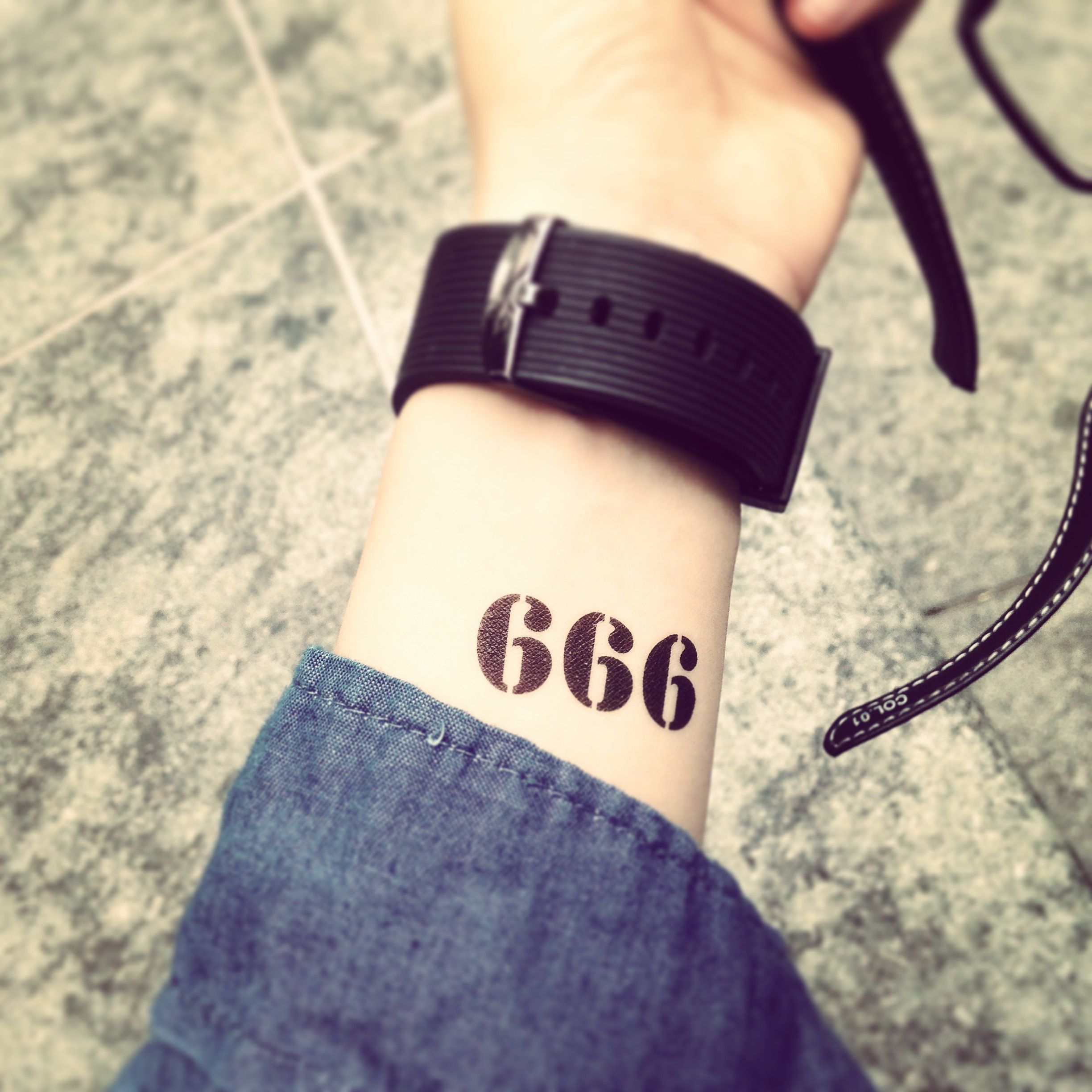 Цифры 666 тату.
