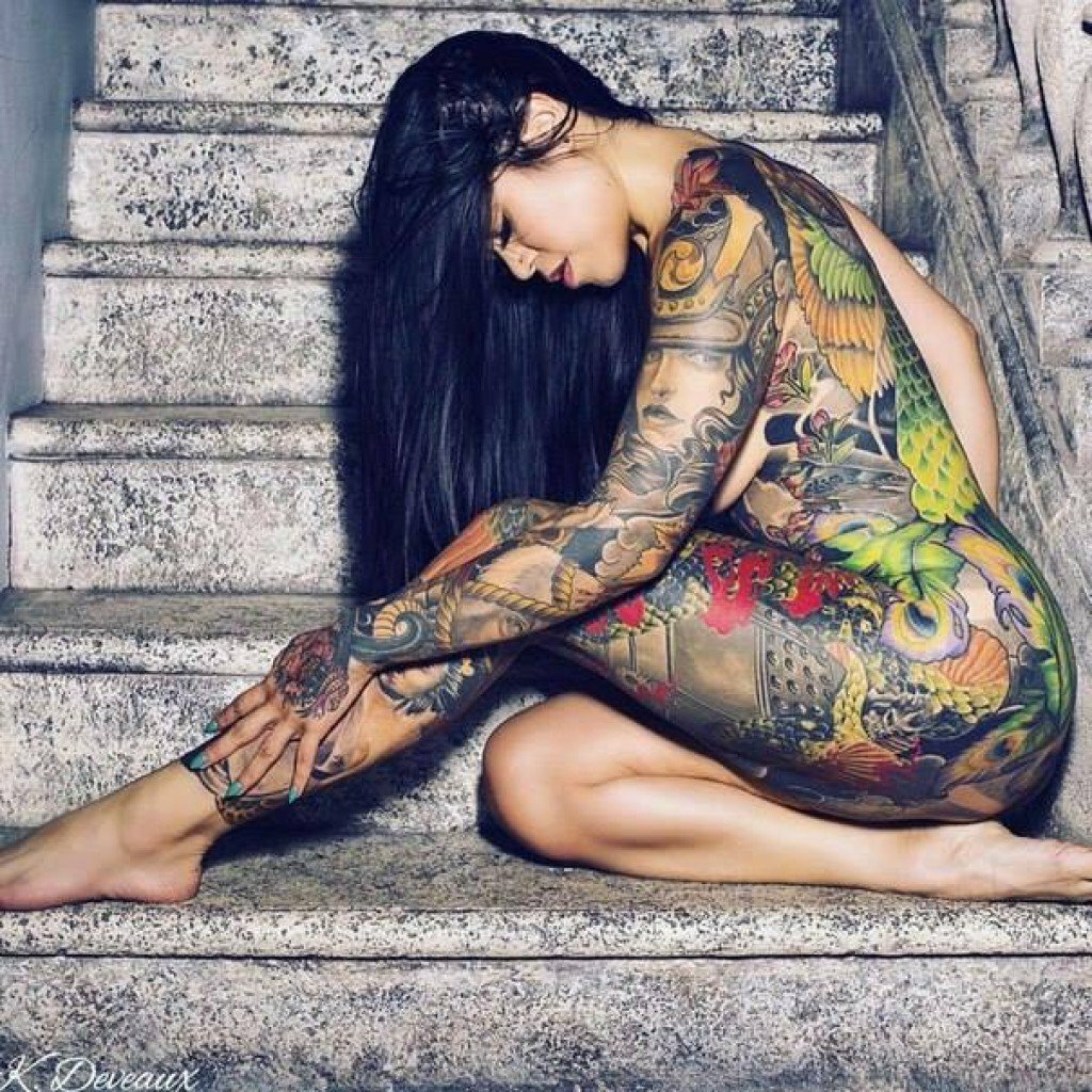 Татуированная азиатка дала красавчику в попку