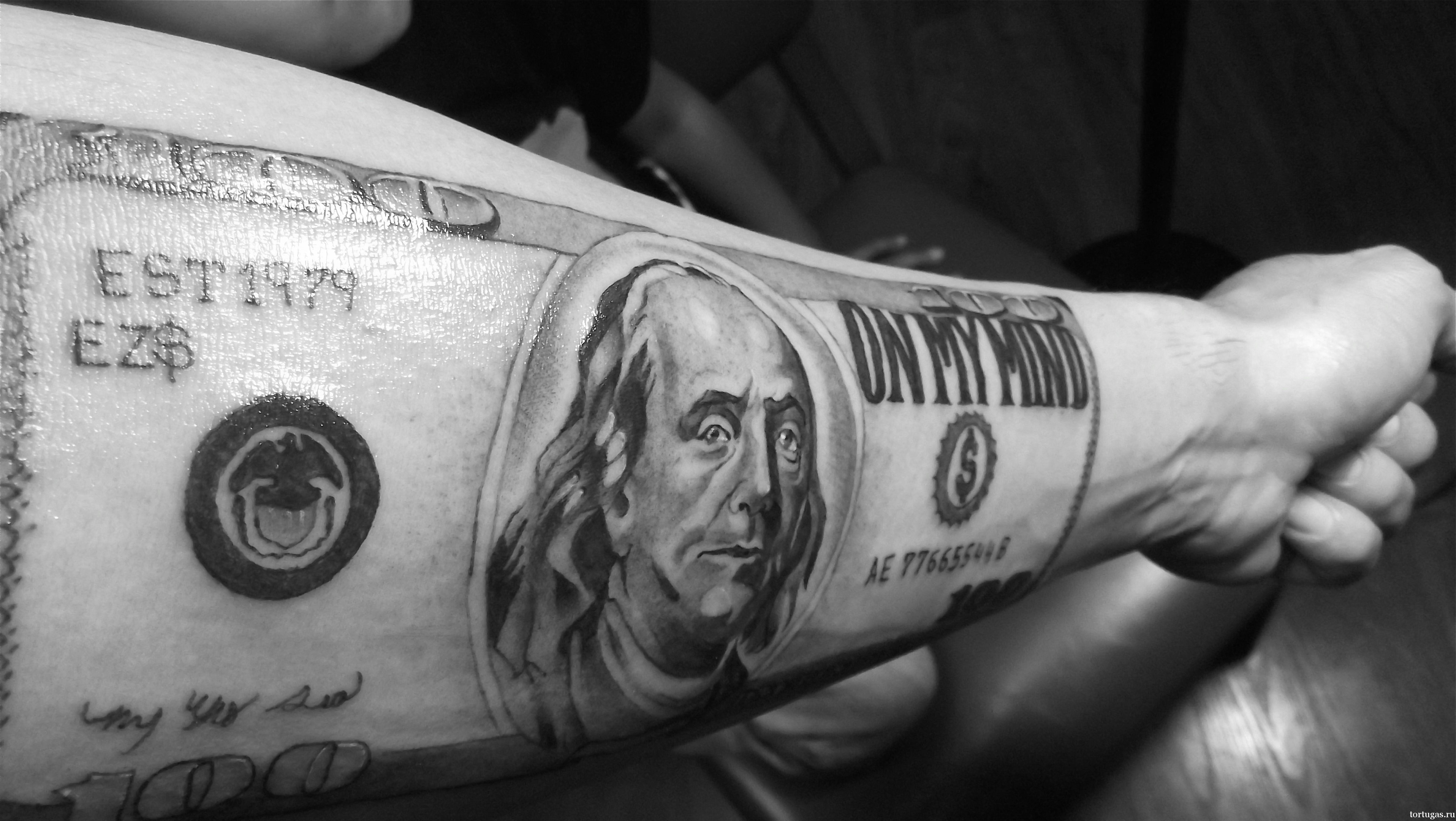 Татуировка 100 долларов