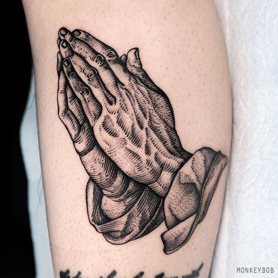 Молитвенные руки тату