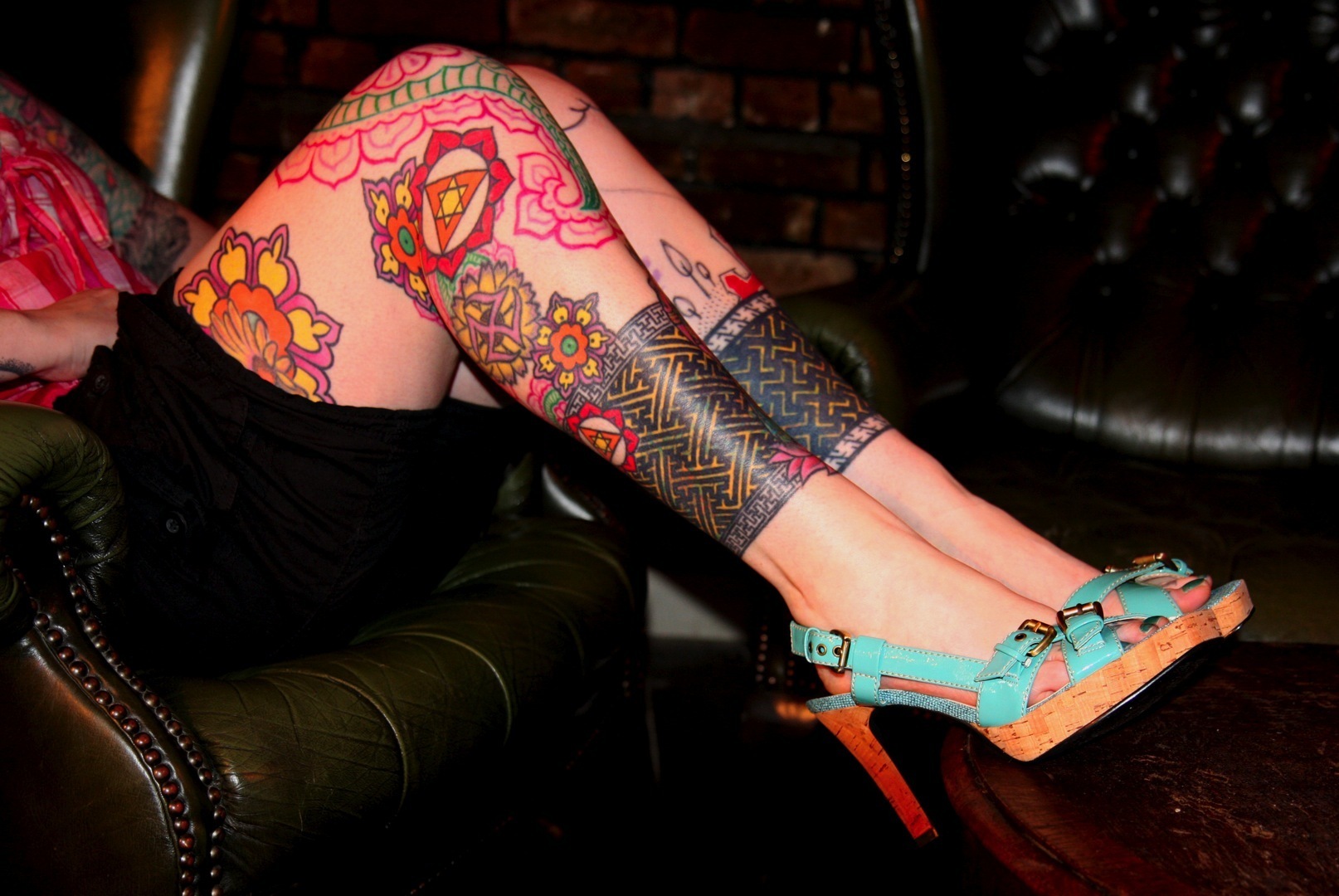 Татуированная женщина в нолах