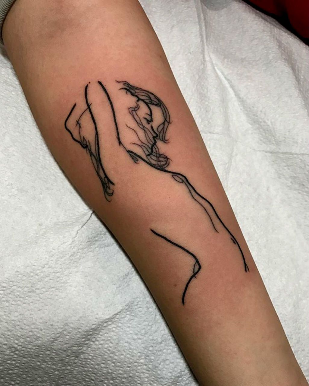 Татуировки для девушек линии