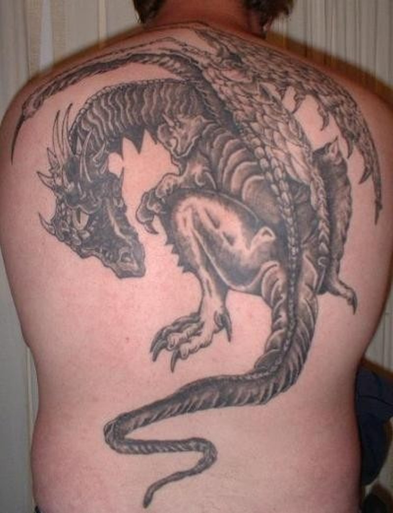Тату дракон на спине у мужчин